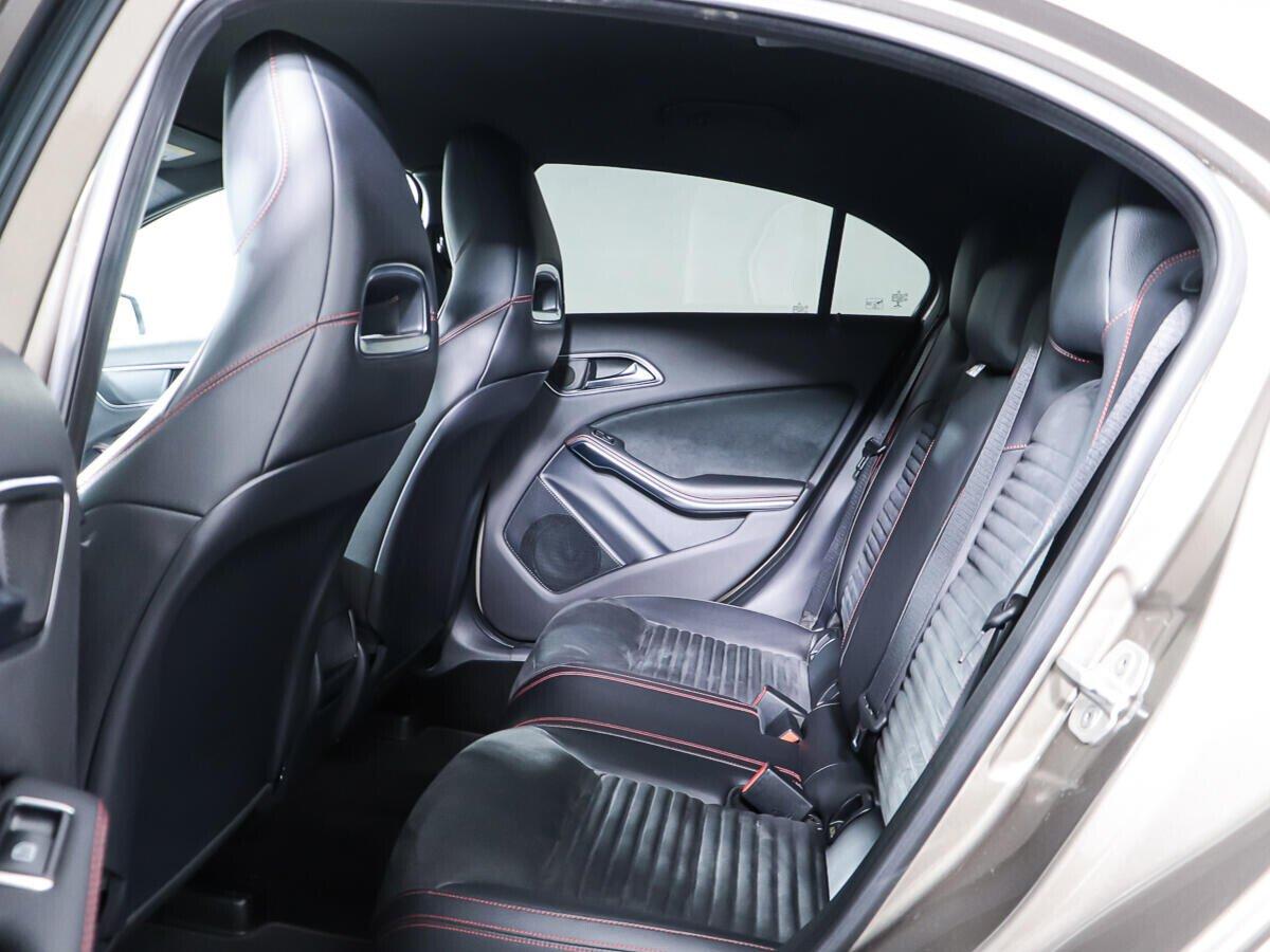 Mercedes-Benz A-Класс 2015, серебряный