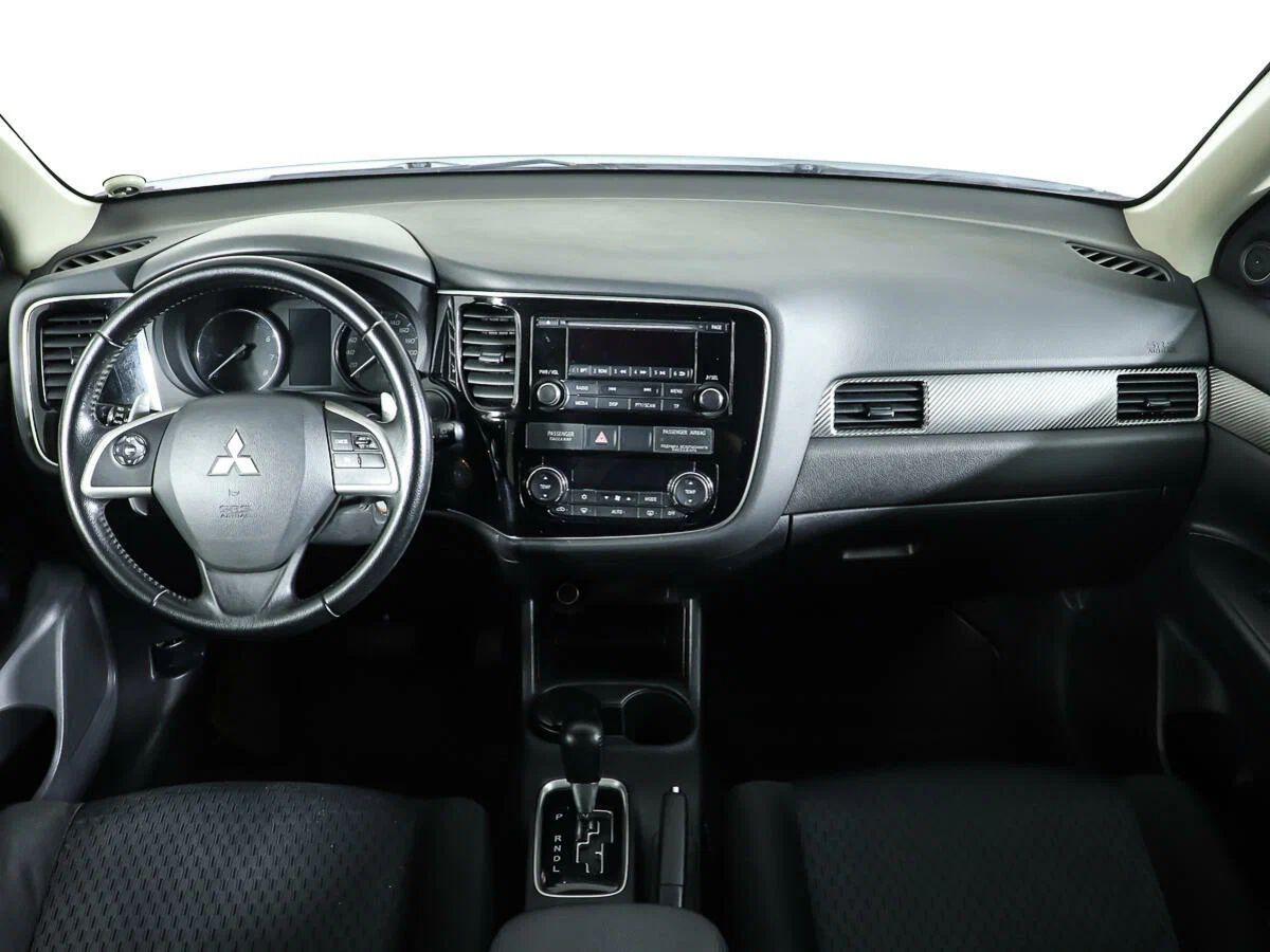 Mitsubishi Outlander 2013, белый