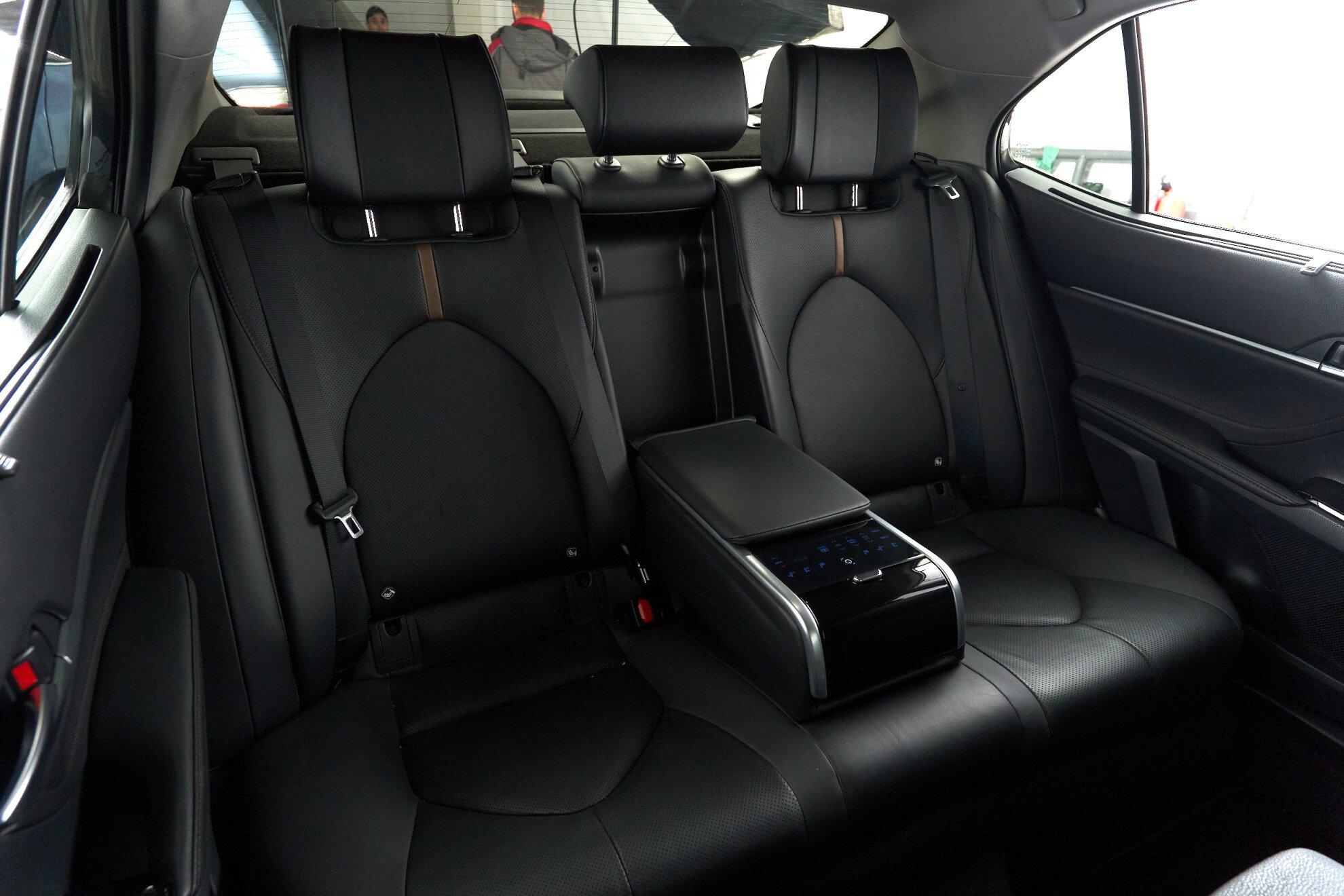 Toyota Camry 2019, синий