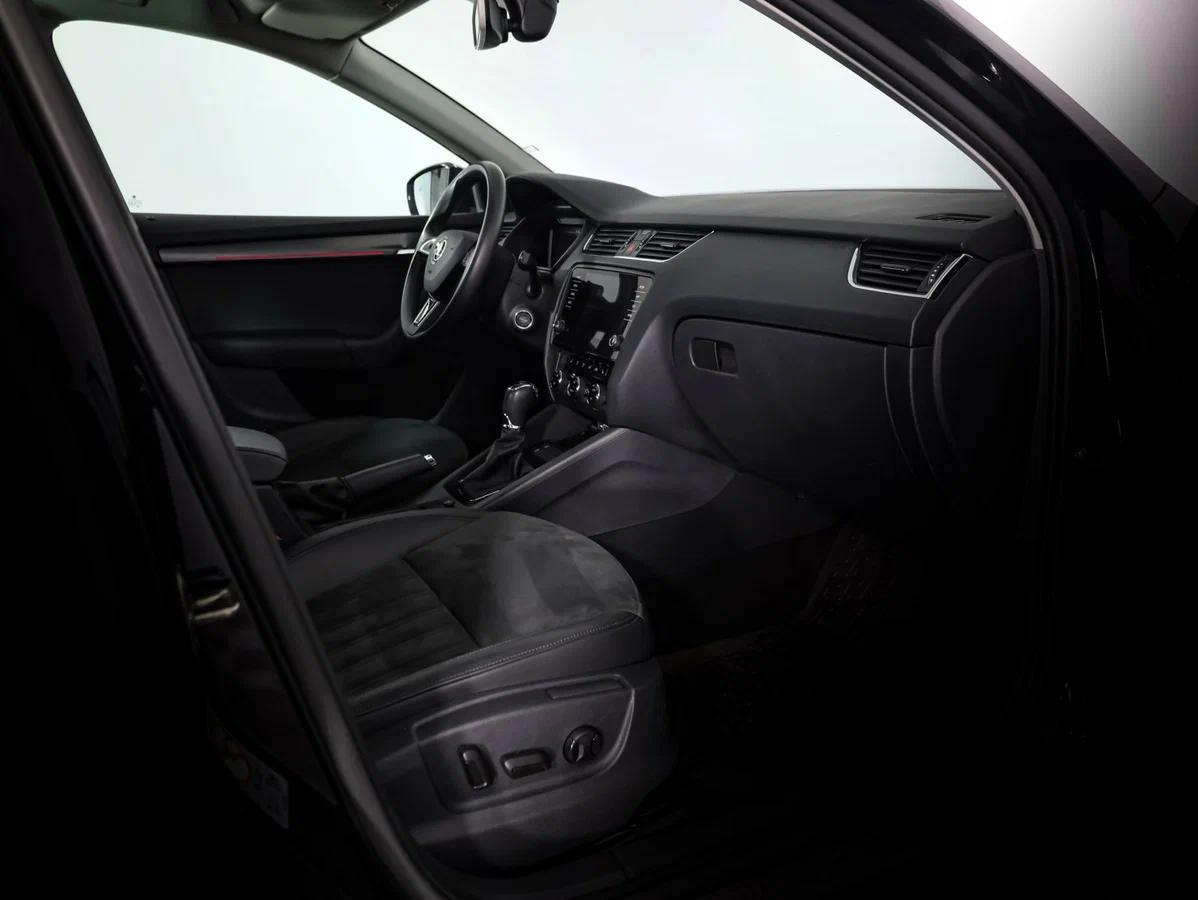 Skoda Octavia 2019, черный
