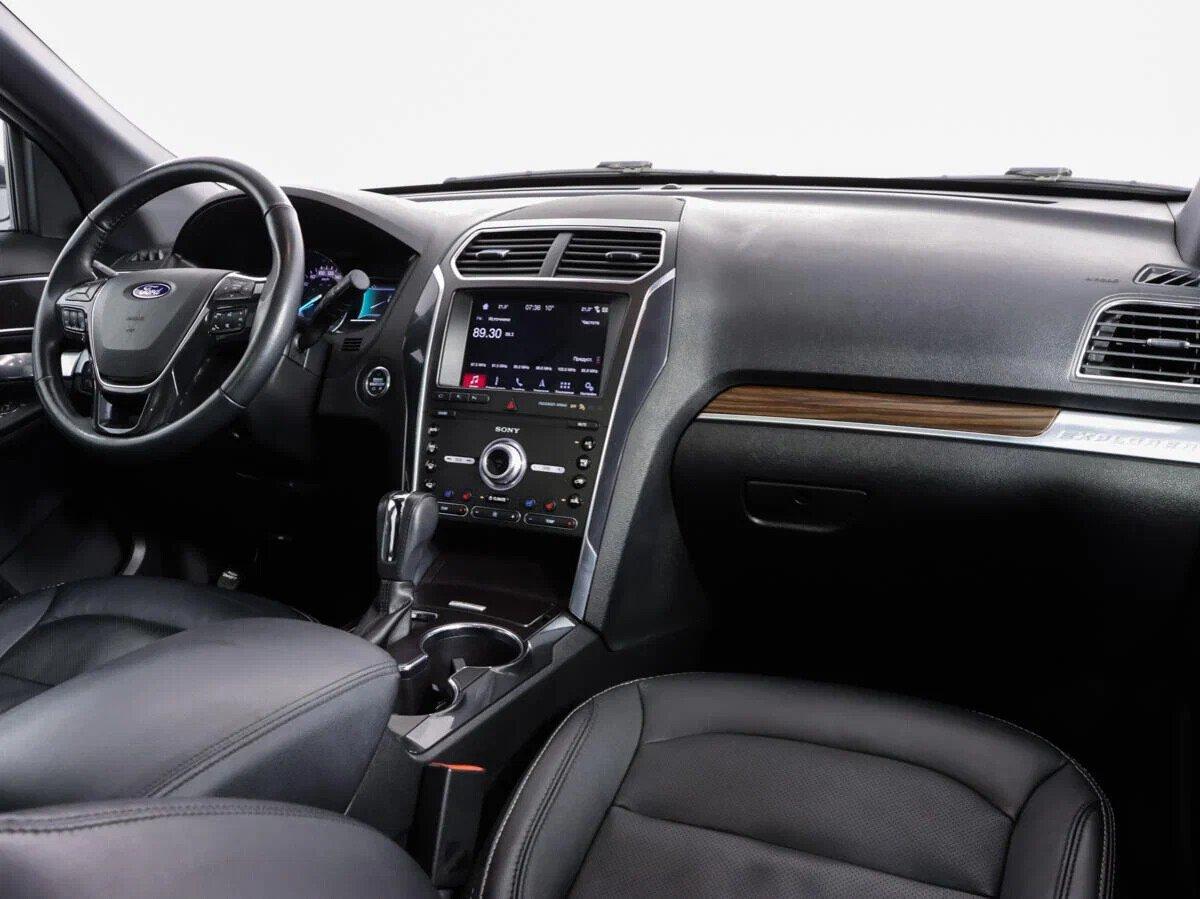 Ford Explorer 2019, серый