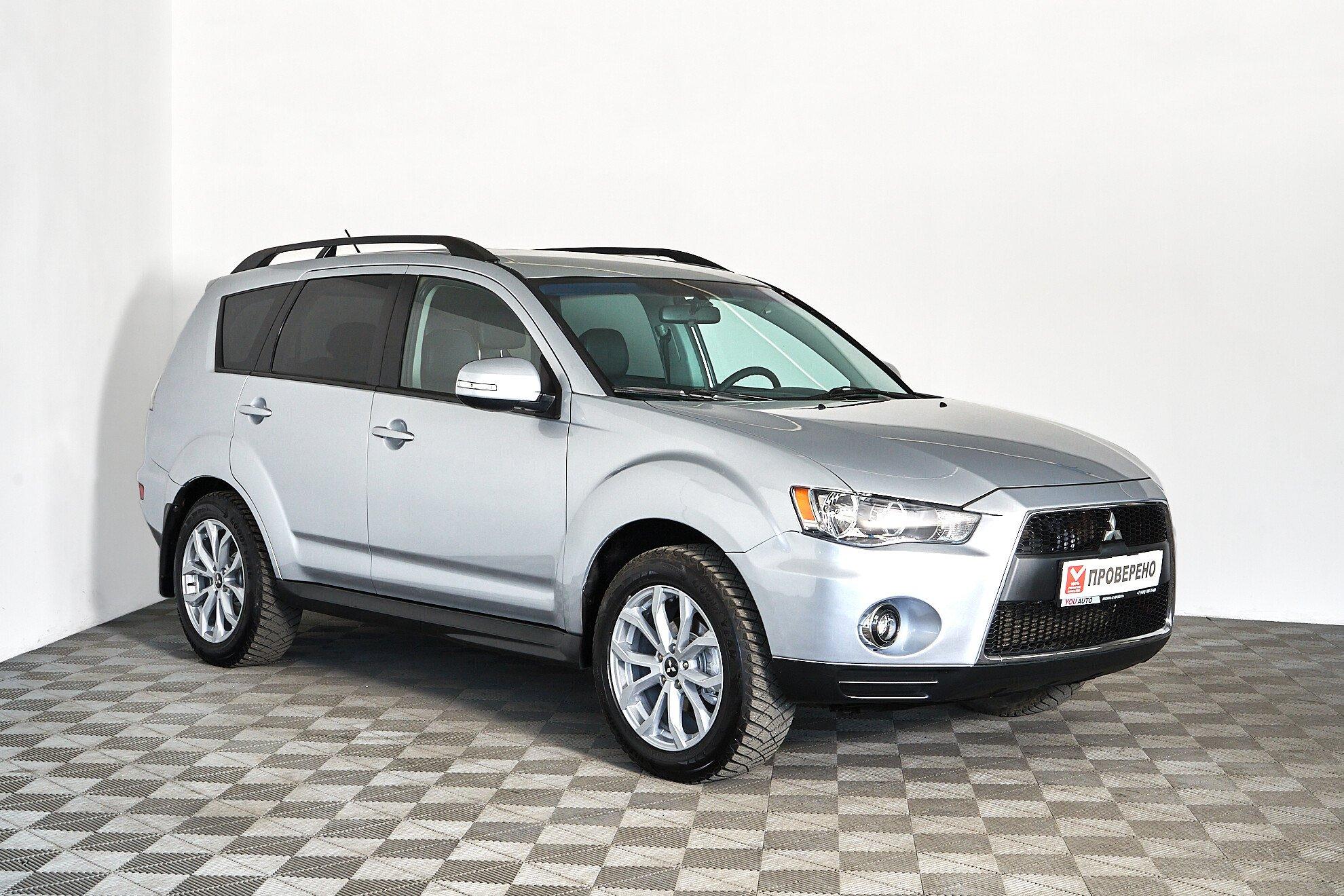 Mitsubishi Outlander 2010, серебряный