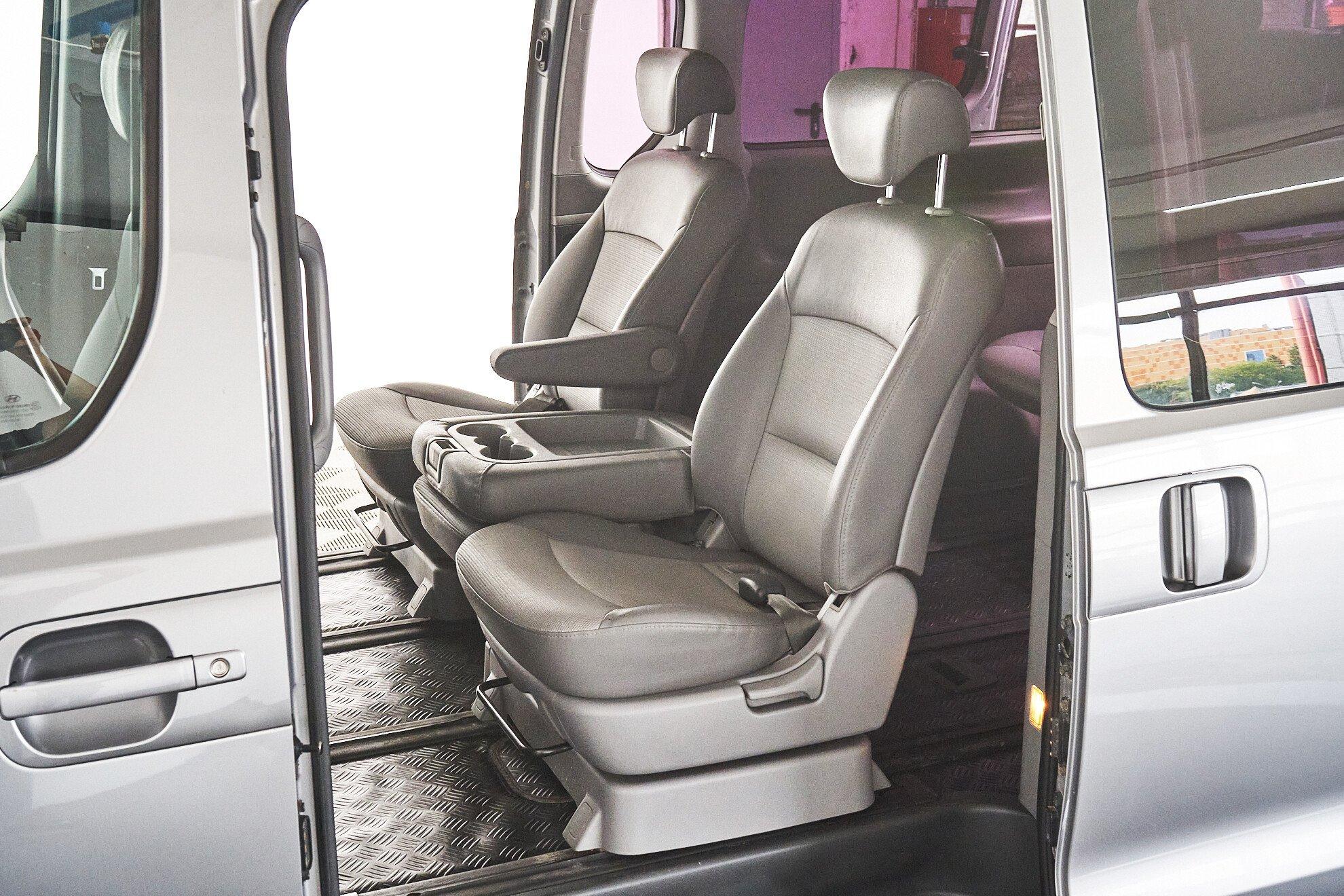 Hyundai Grand Starex 2012, серебряный