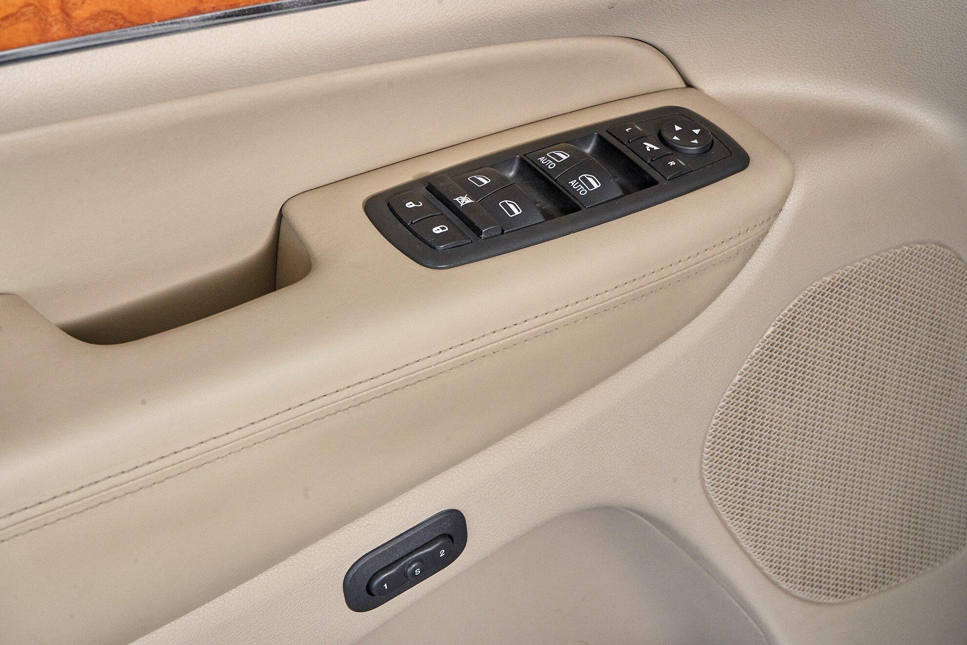 Jeep Grand Cherokee 2010, белый