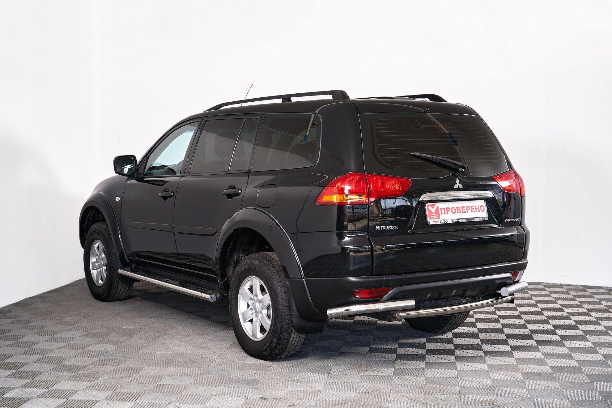Mitsubishi Pajero Sport 2012, черный