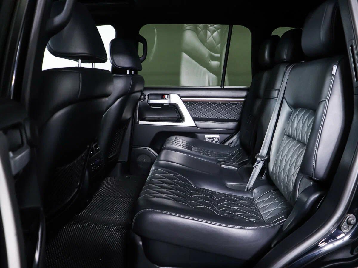 Toyota Land Cruiser 2018, черный