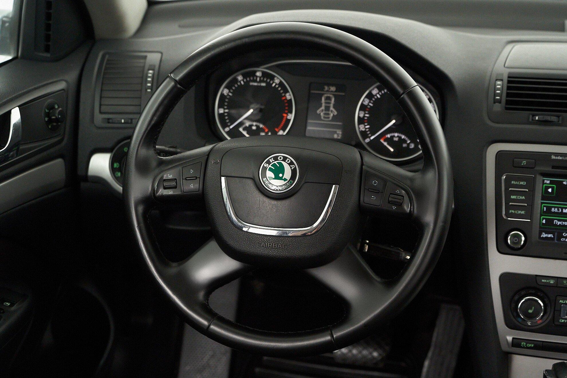 Skoda Octavia 2013, серебряный