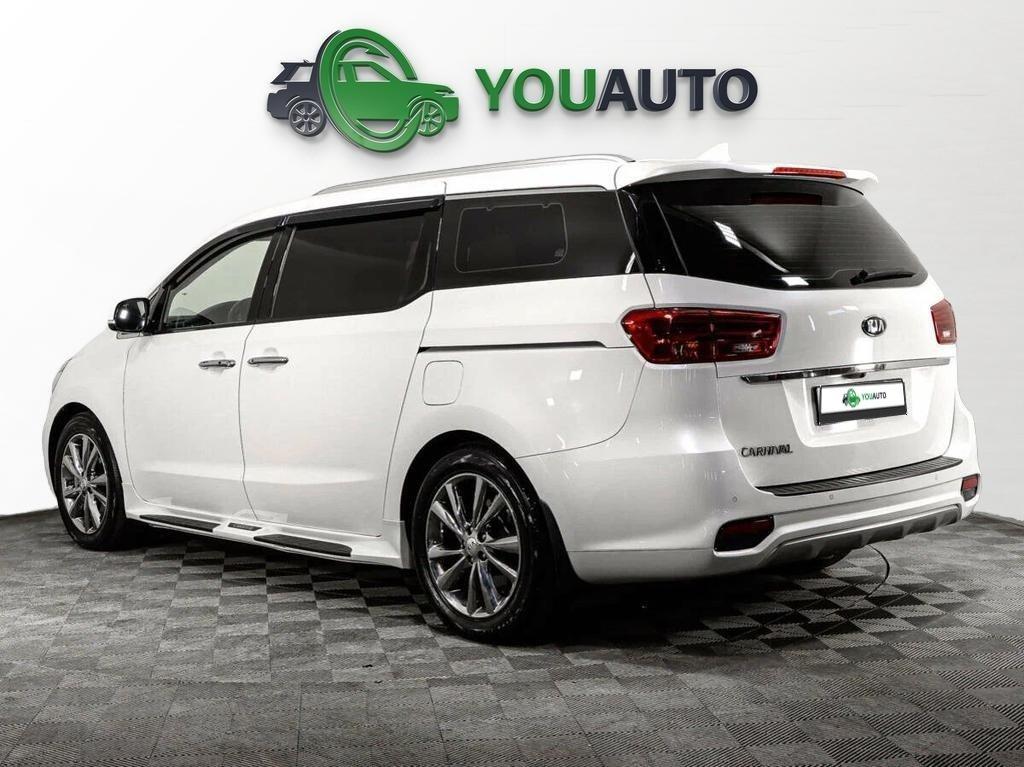 Kia Carnival 2017, белый