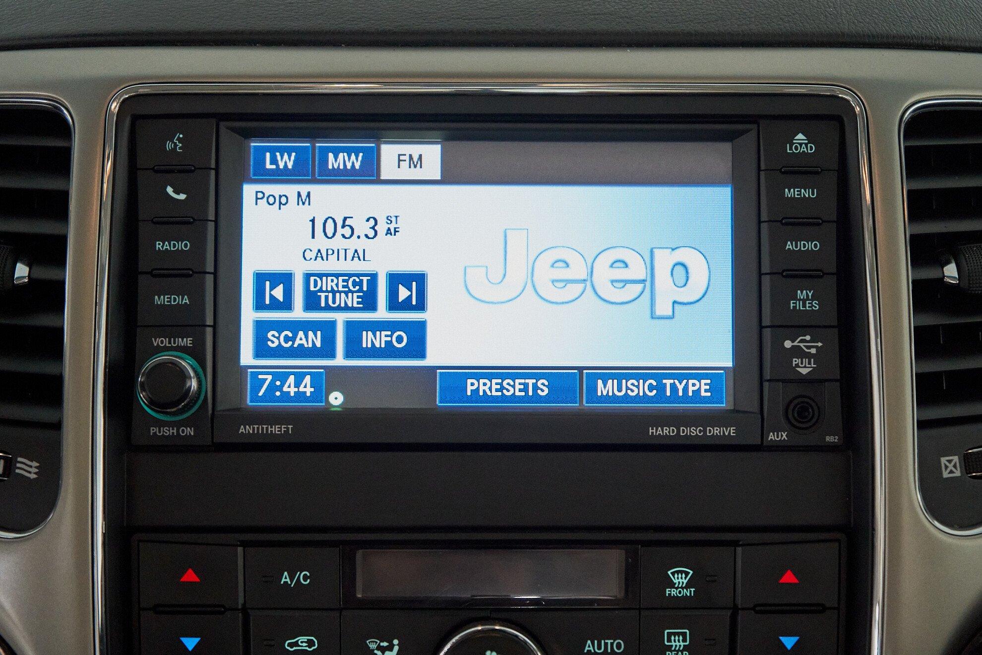 Jeep Grand Cherokee 2011, черный