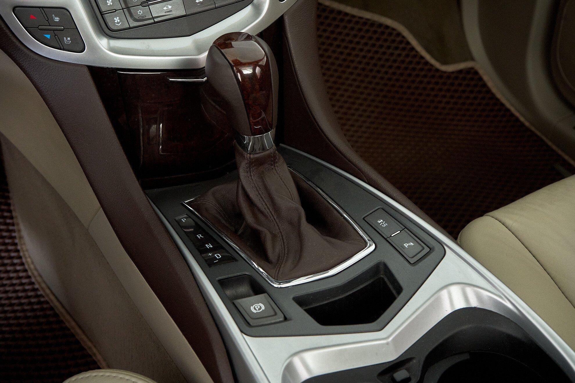 Cadillac SRX 2011, белый