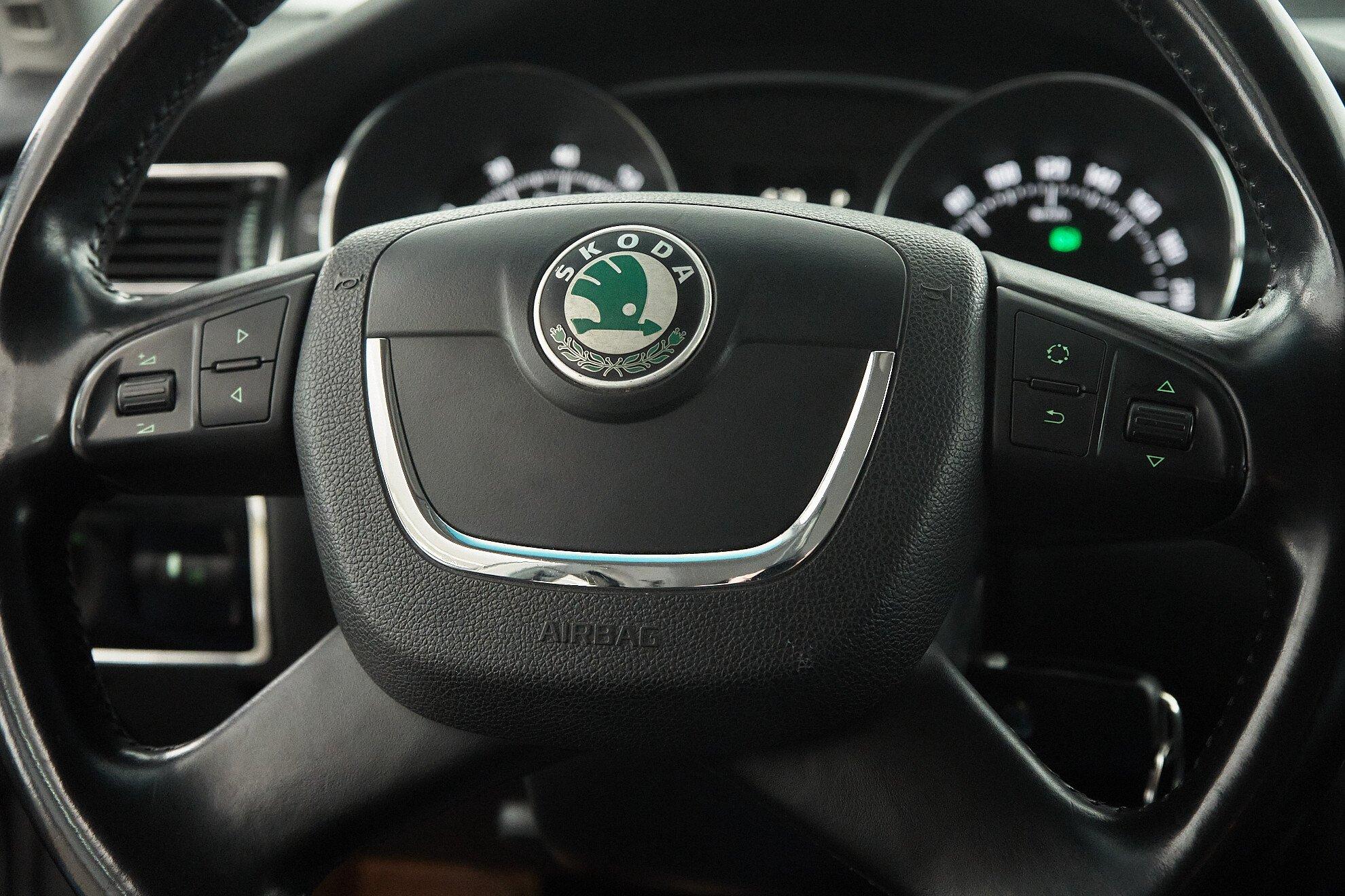 Skoda Superb 2009, черный