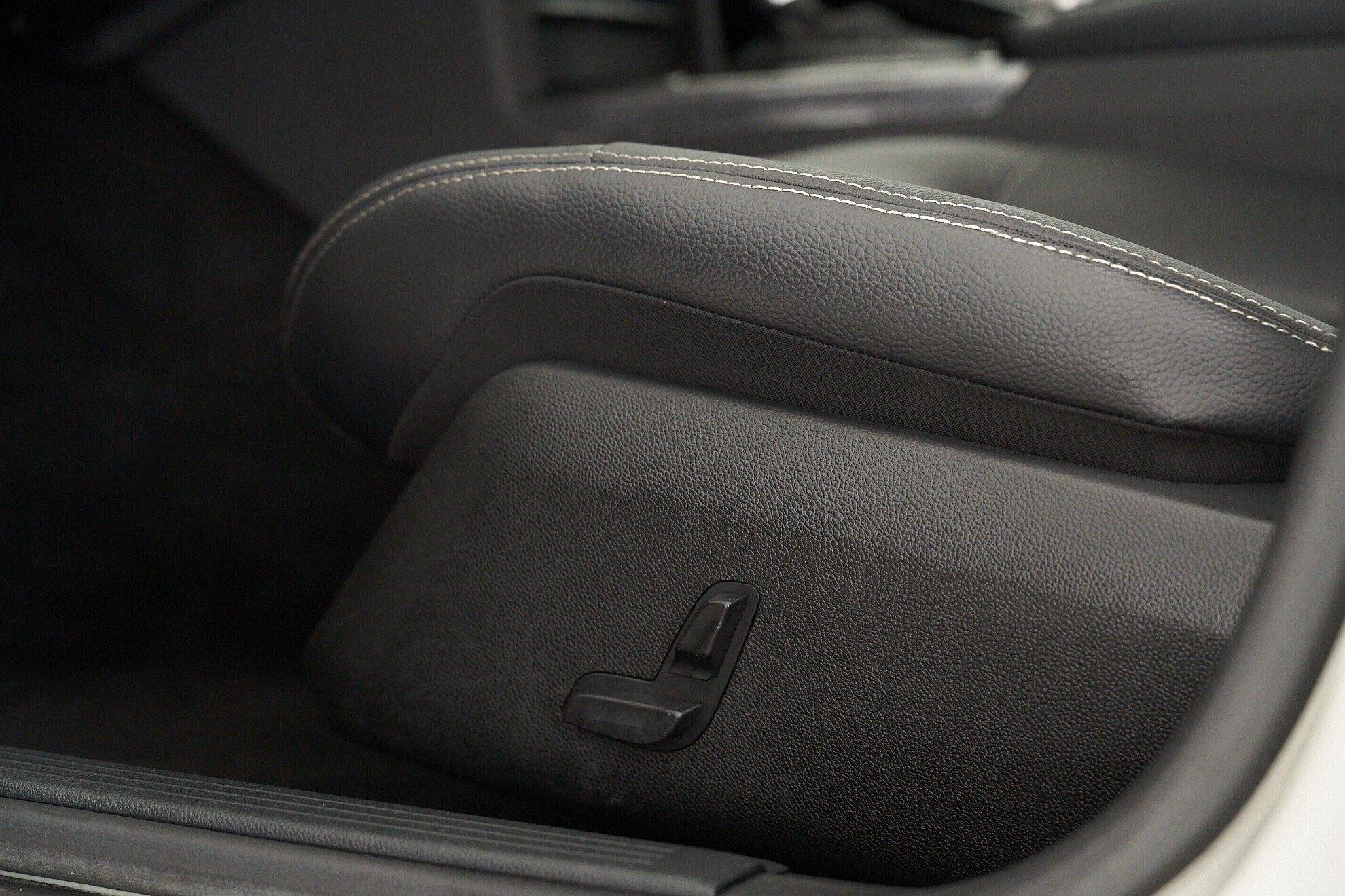 Mercedes-Benz E-Класс 2011, белый