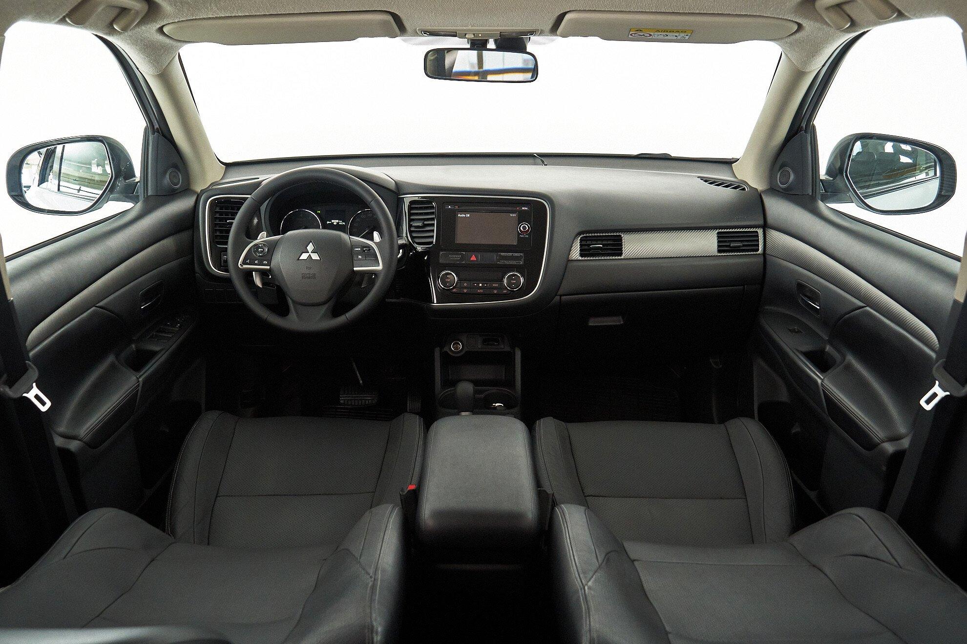 Mitsubishi Outlander 2014, белый