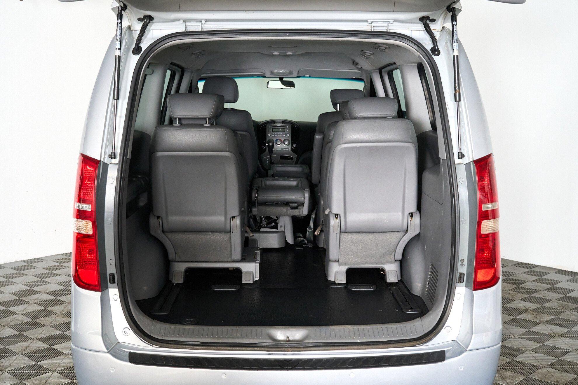Hyundai Grand Starex 2012, серый