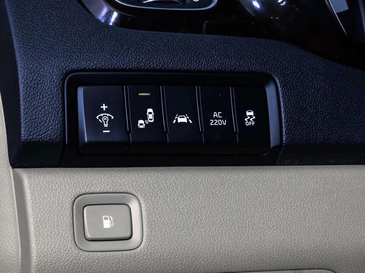 Kia Carnival 2017, белый