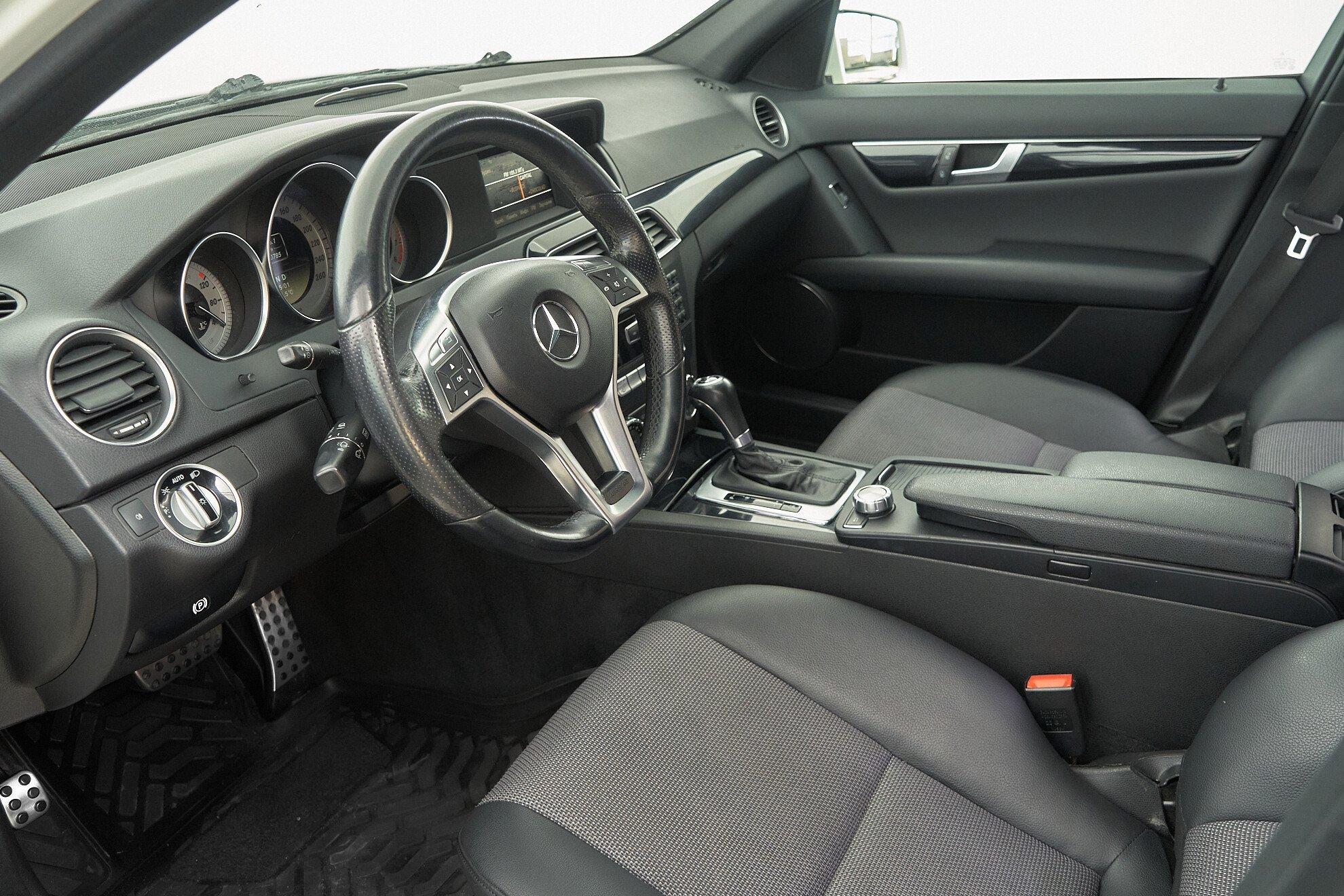 Mercedes-Benz C-Класс 2013, белый