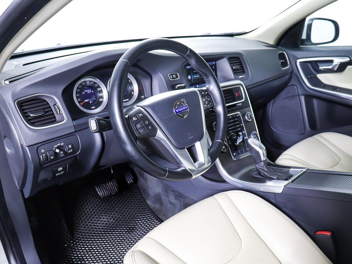 Volvo S60 2013, белый