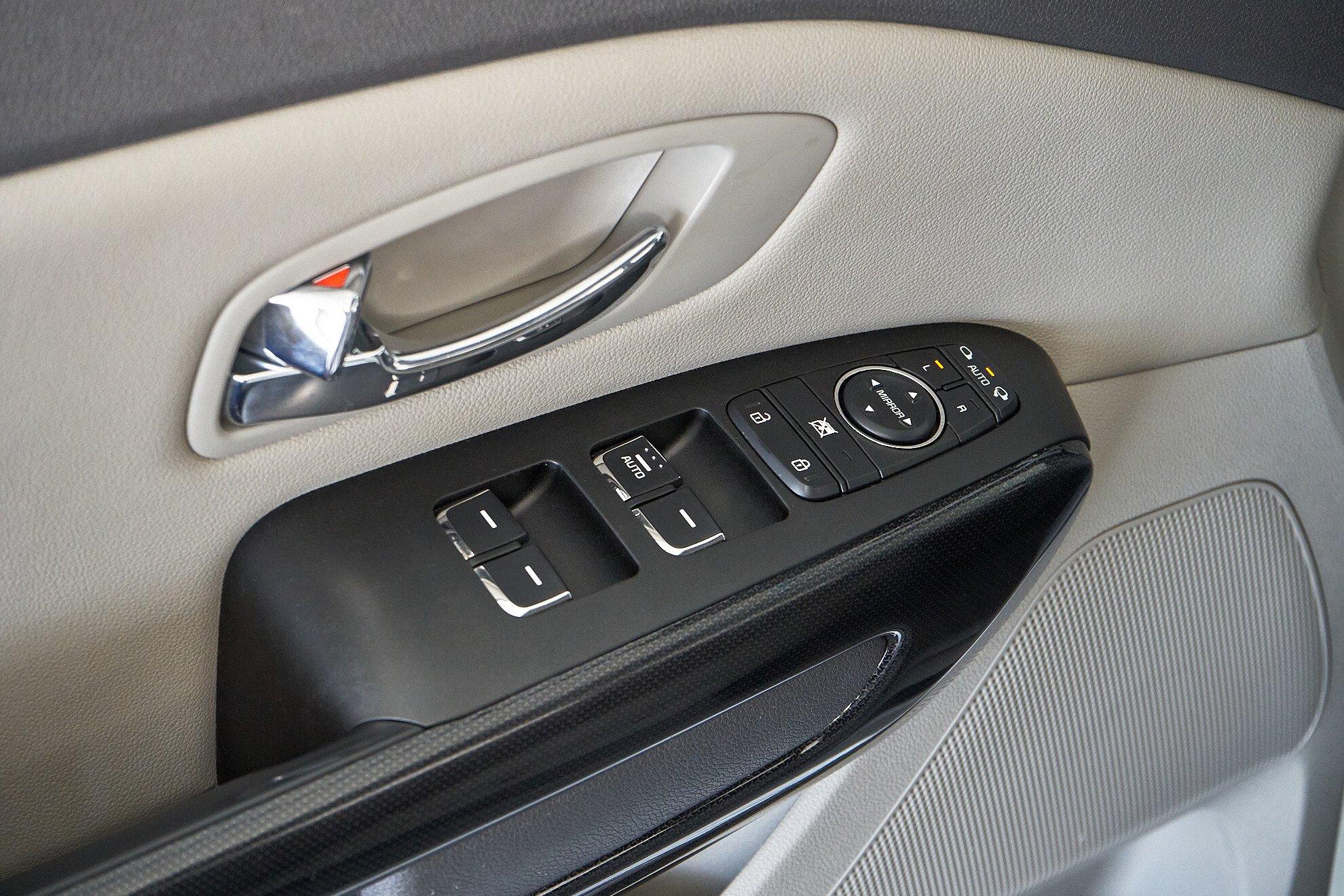 Kia Carnival 2017, белый