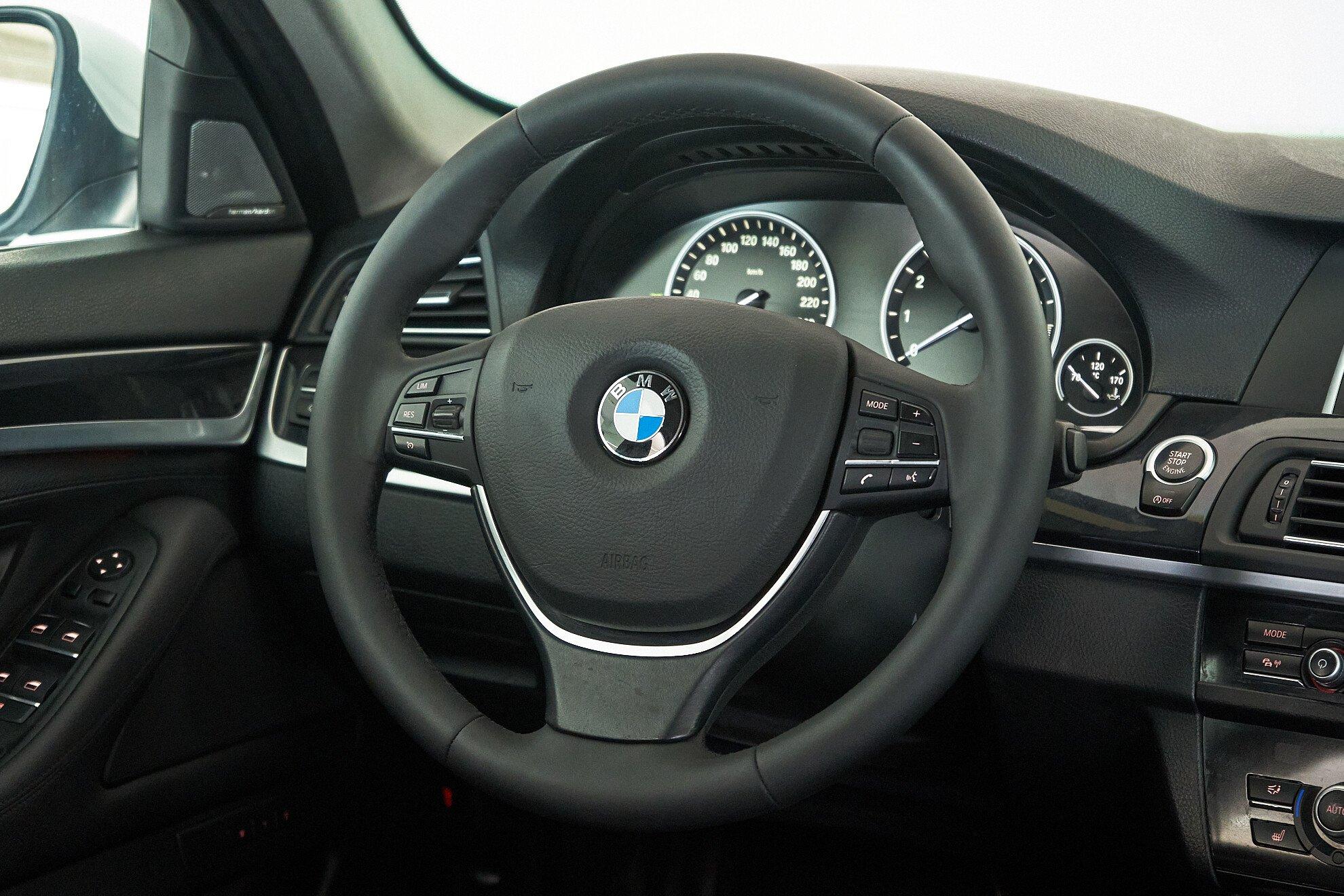 BMW 5 серии 2014, белый