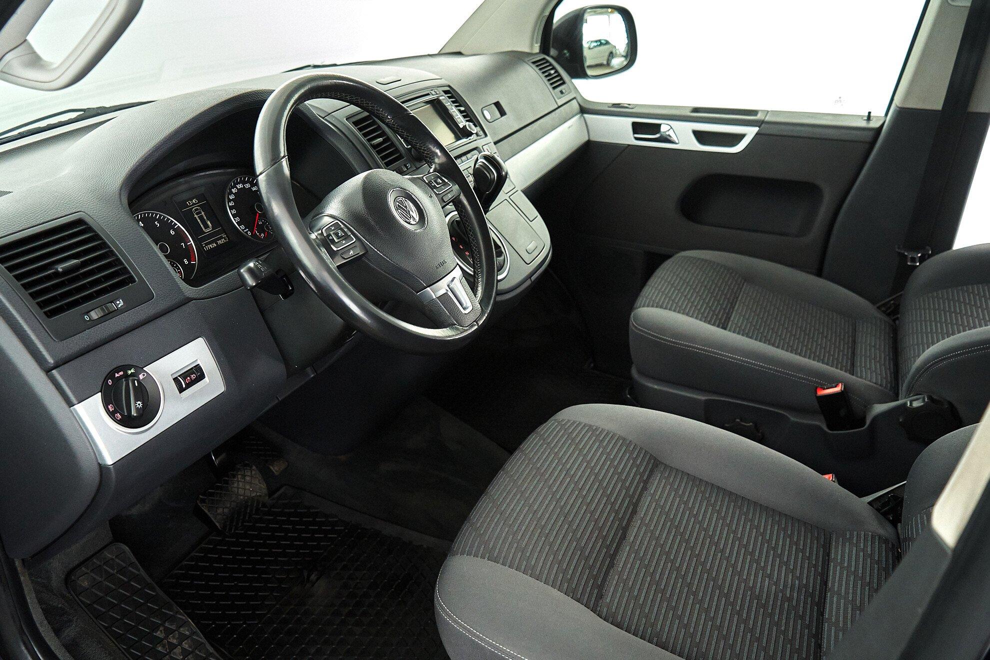 Volkswagen Multivan 2012, черный