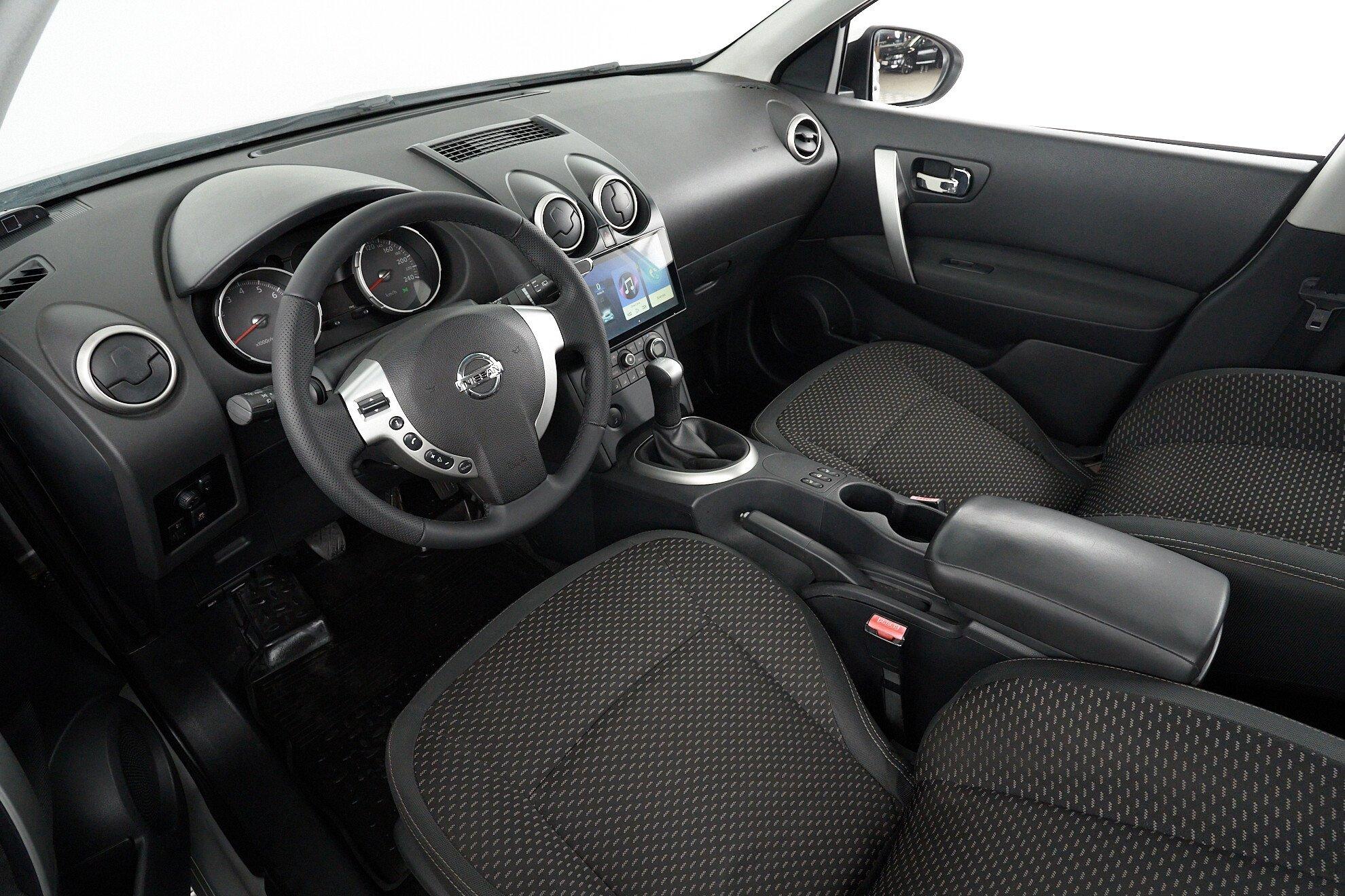Nissan Qashqai 2009, серебряный