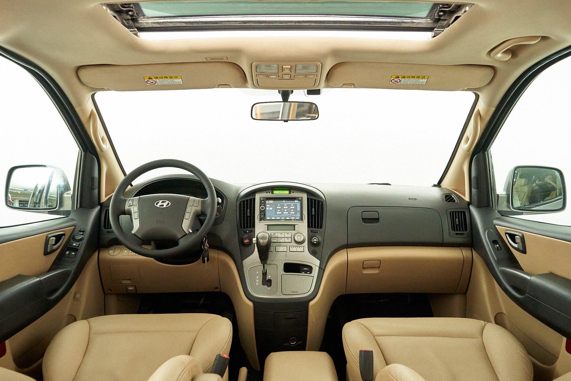 Hyundai Grand Starex 2012, серебряный