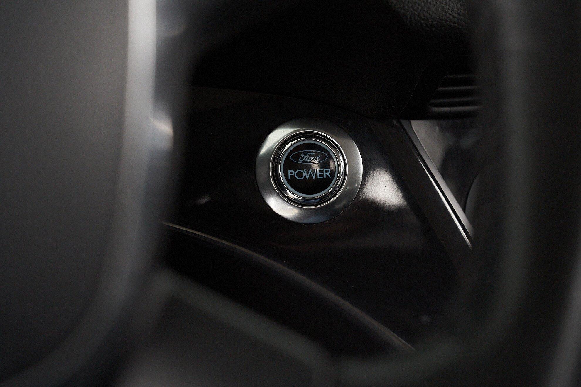 Ford Kuga 2014, черный
