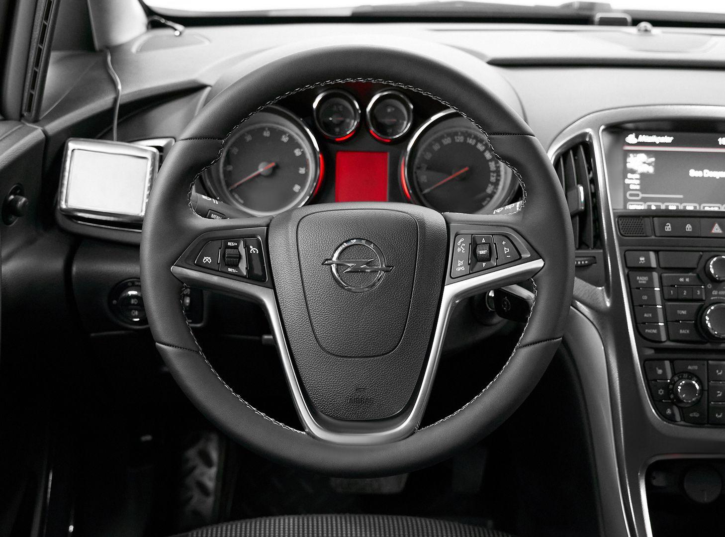 Opel Astra 2012, серый