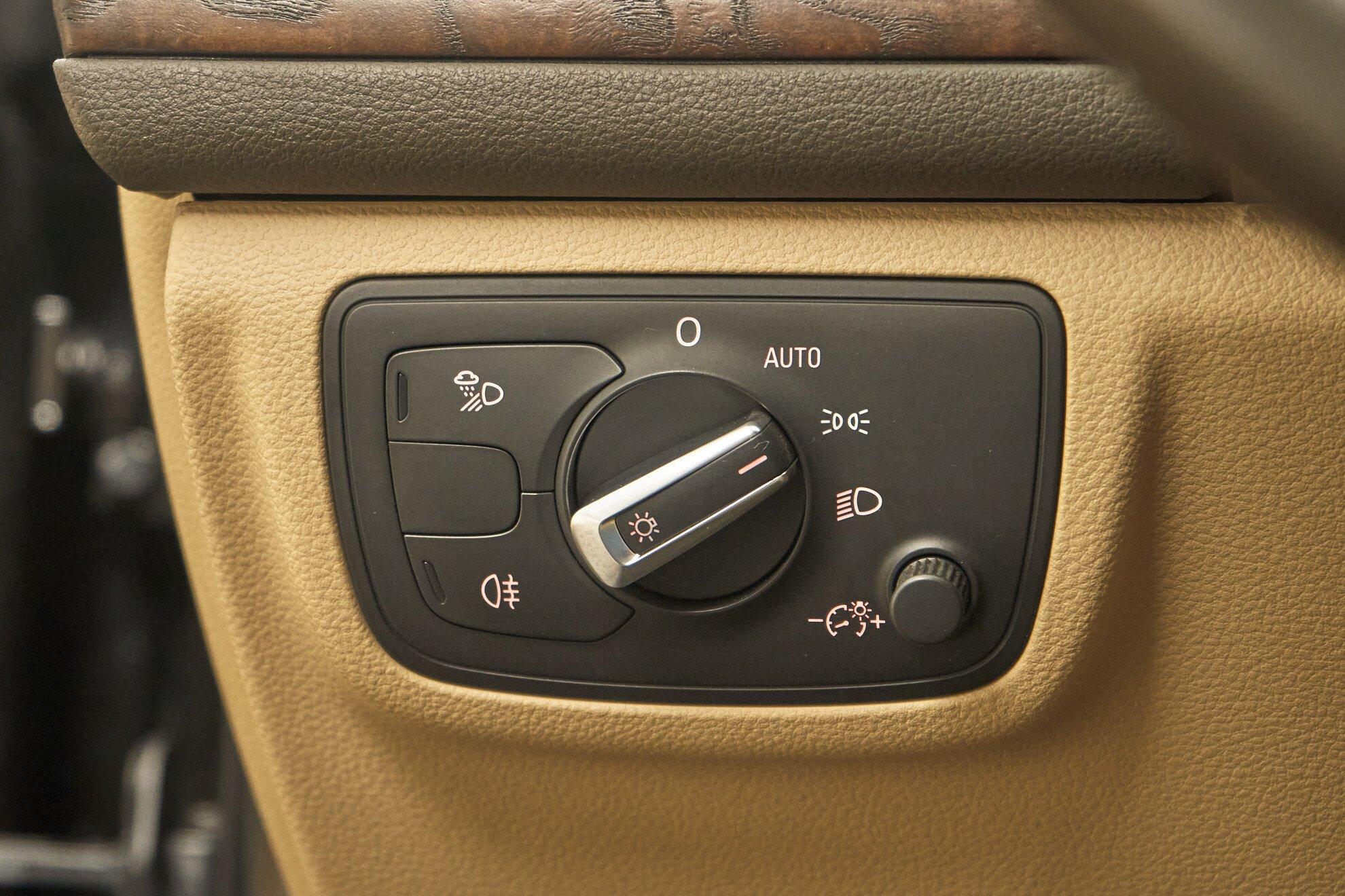 Audi A6 2012, черный