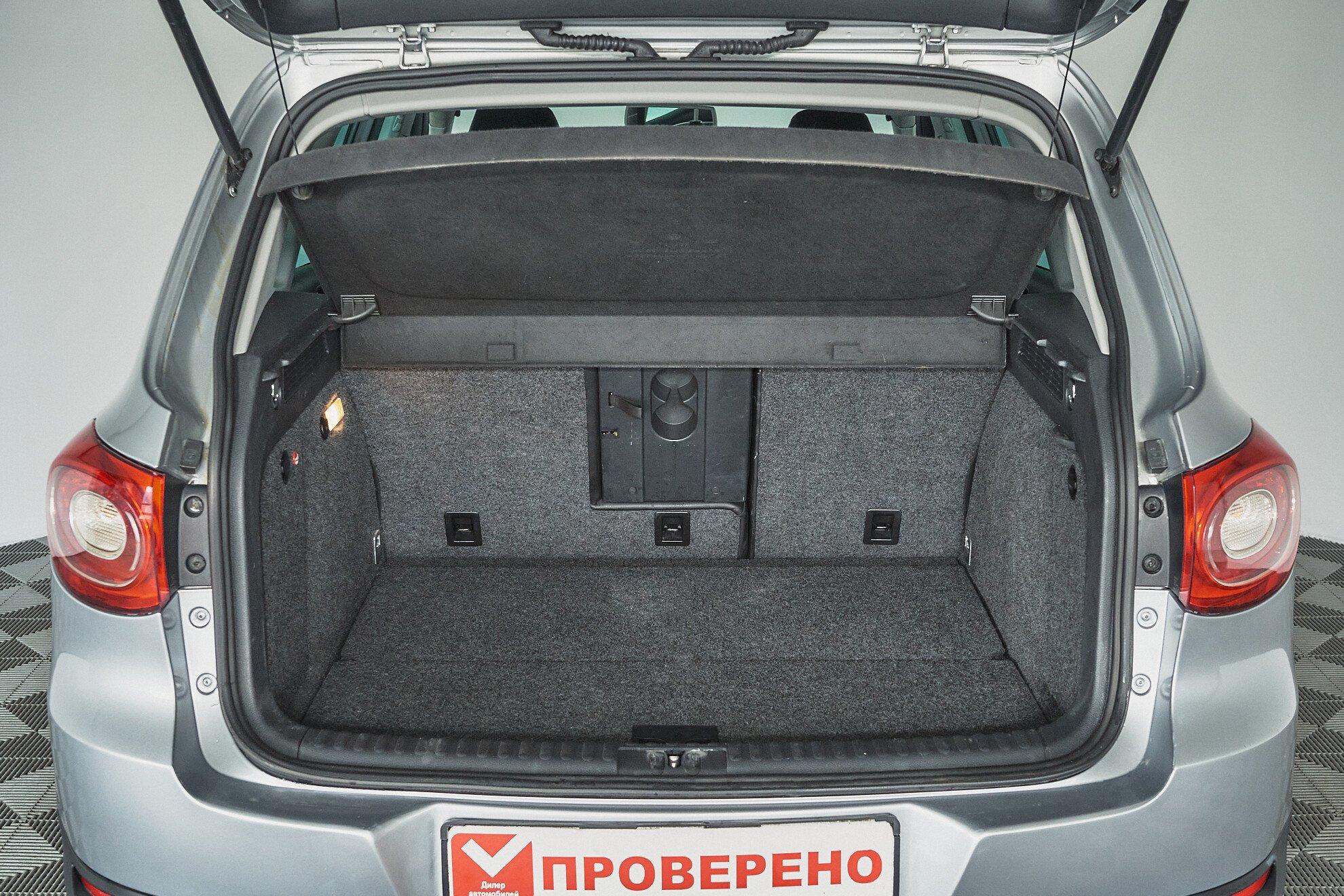 Volkswagen Tiguan 2009, серебряный