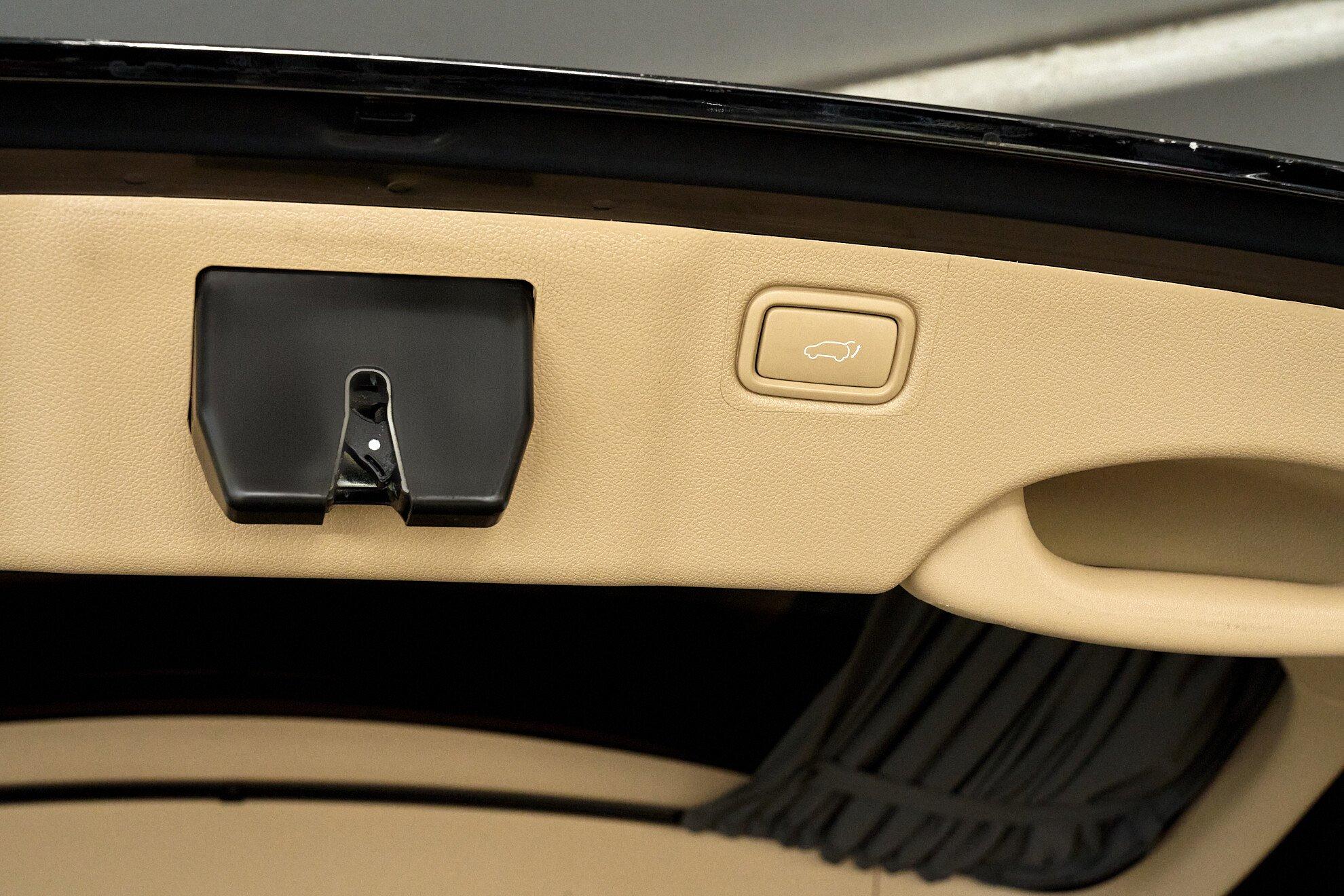 Kia Carnival 2020, черный