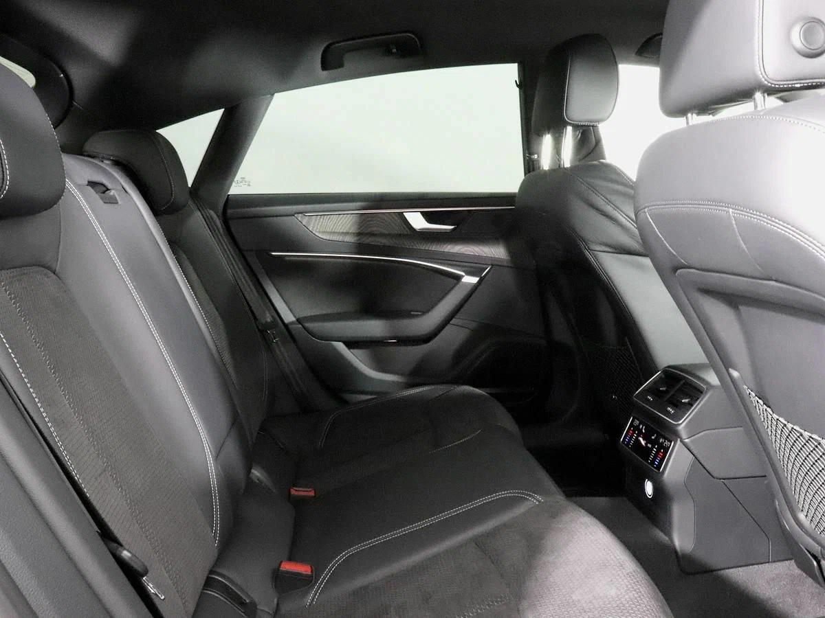 Audi A7 2021, серебряный