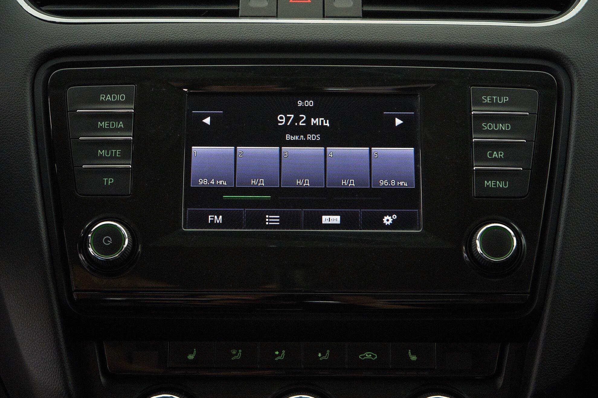 Skoda Octavia 2016, белый