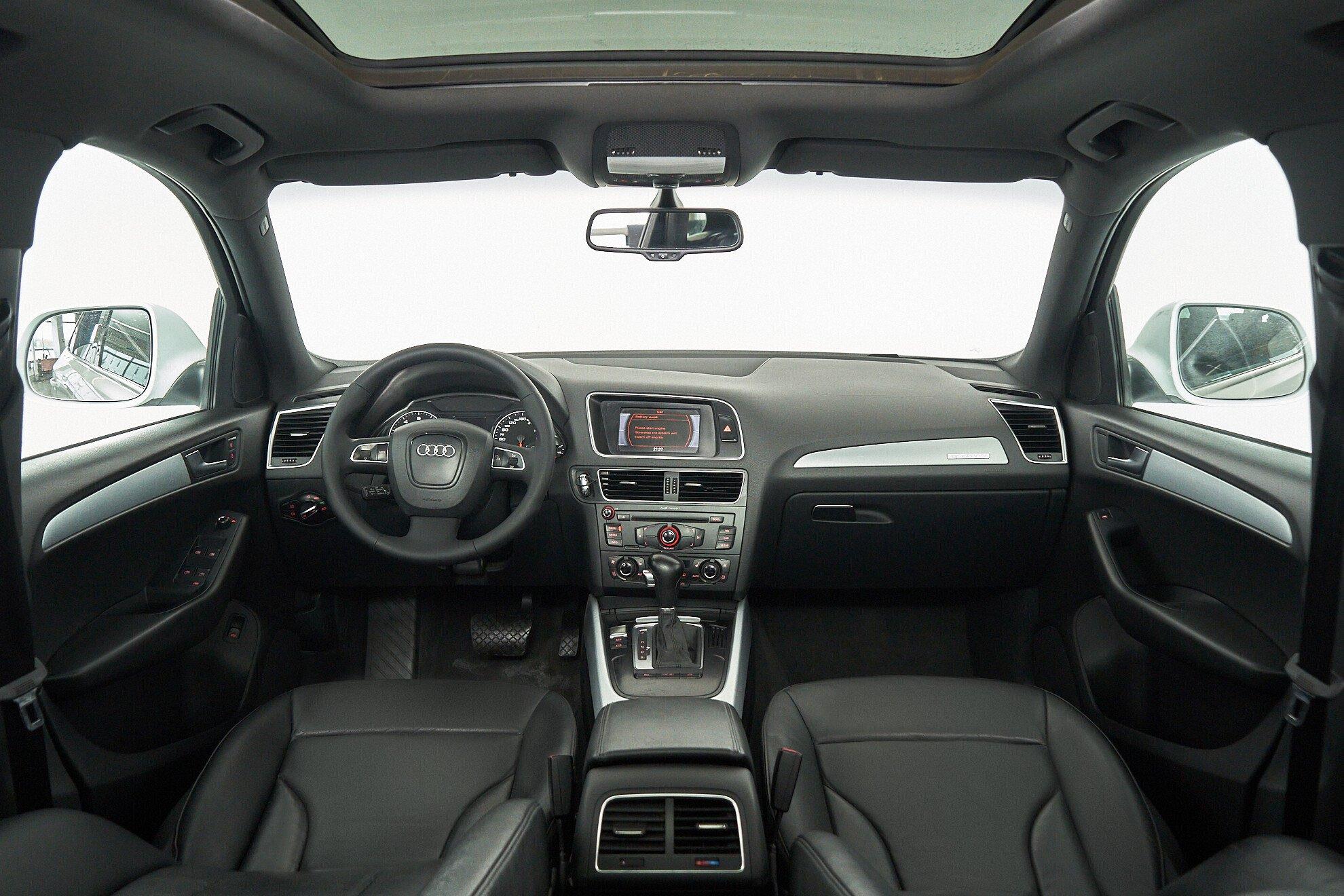 Audi Q5 2010, белый