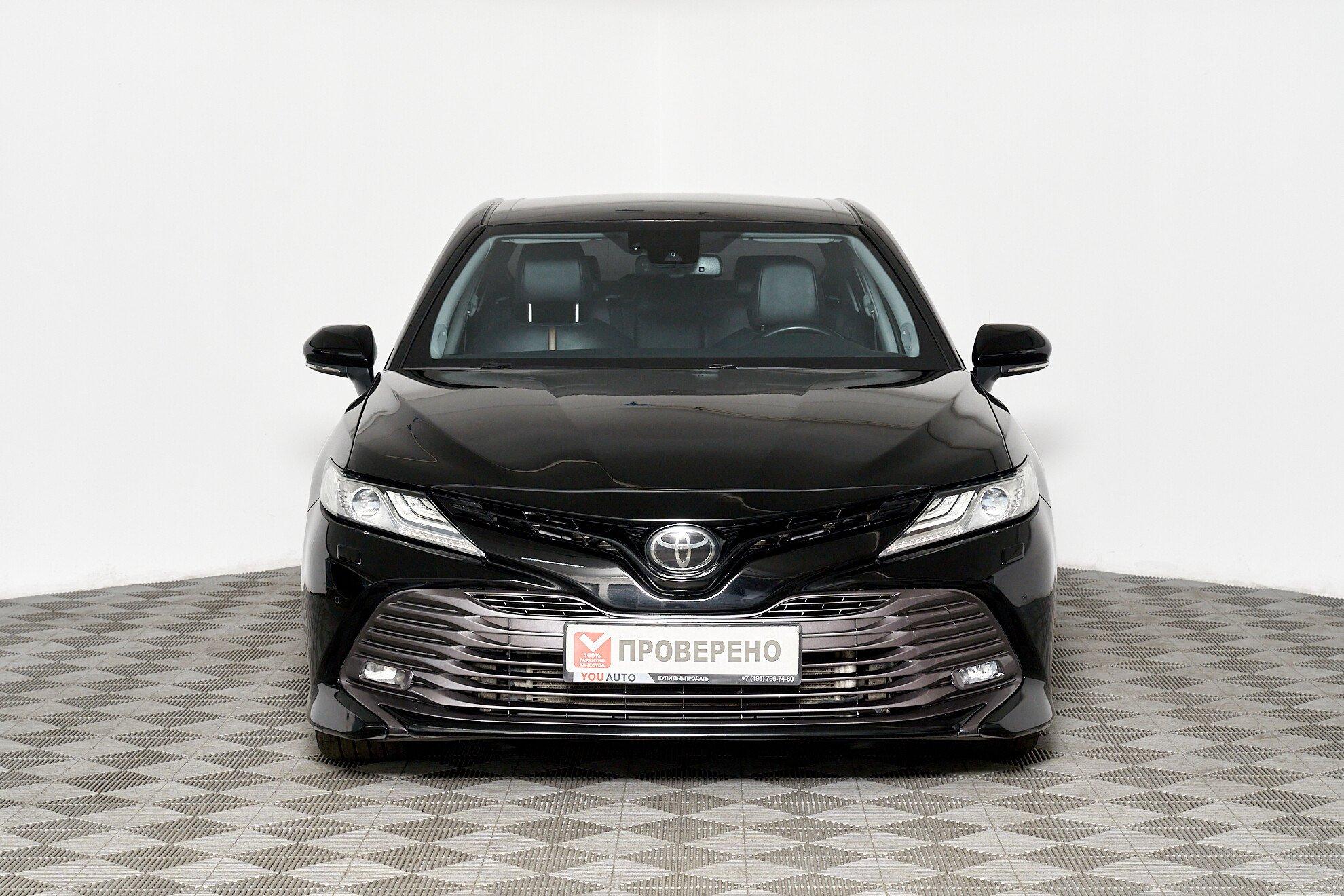 Toyota Camry 2021, черный