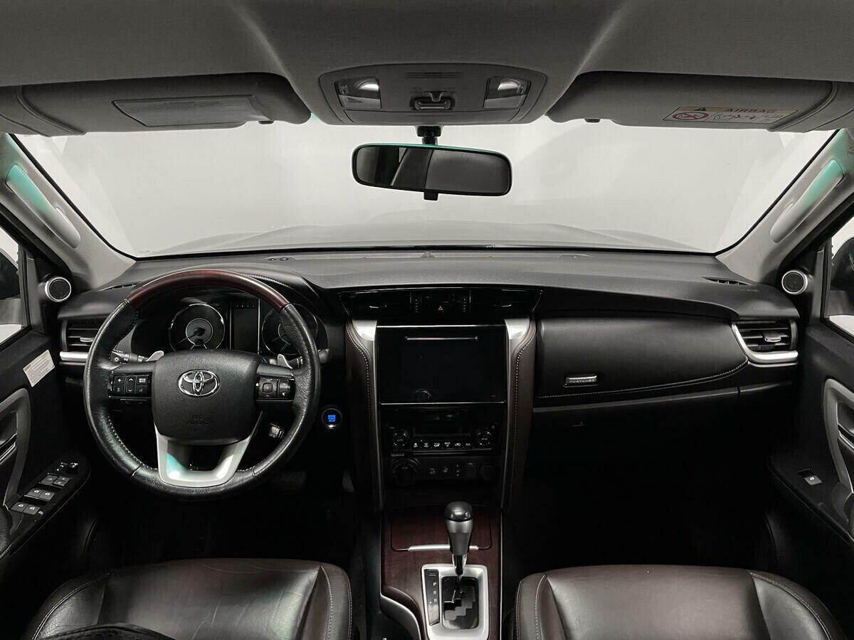 Toyota Fortuner 2020, черный
