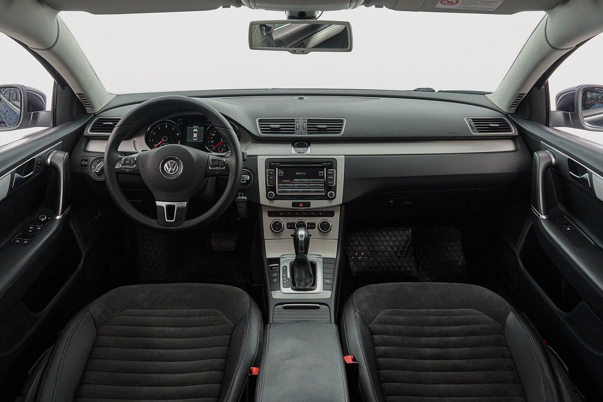 Volkswagen Passat 2012, синий