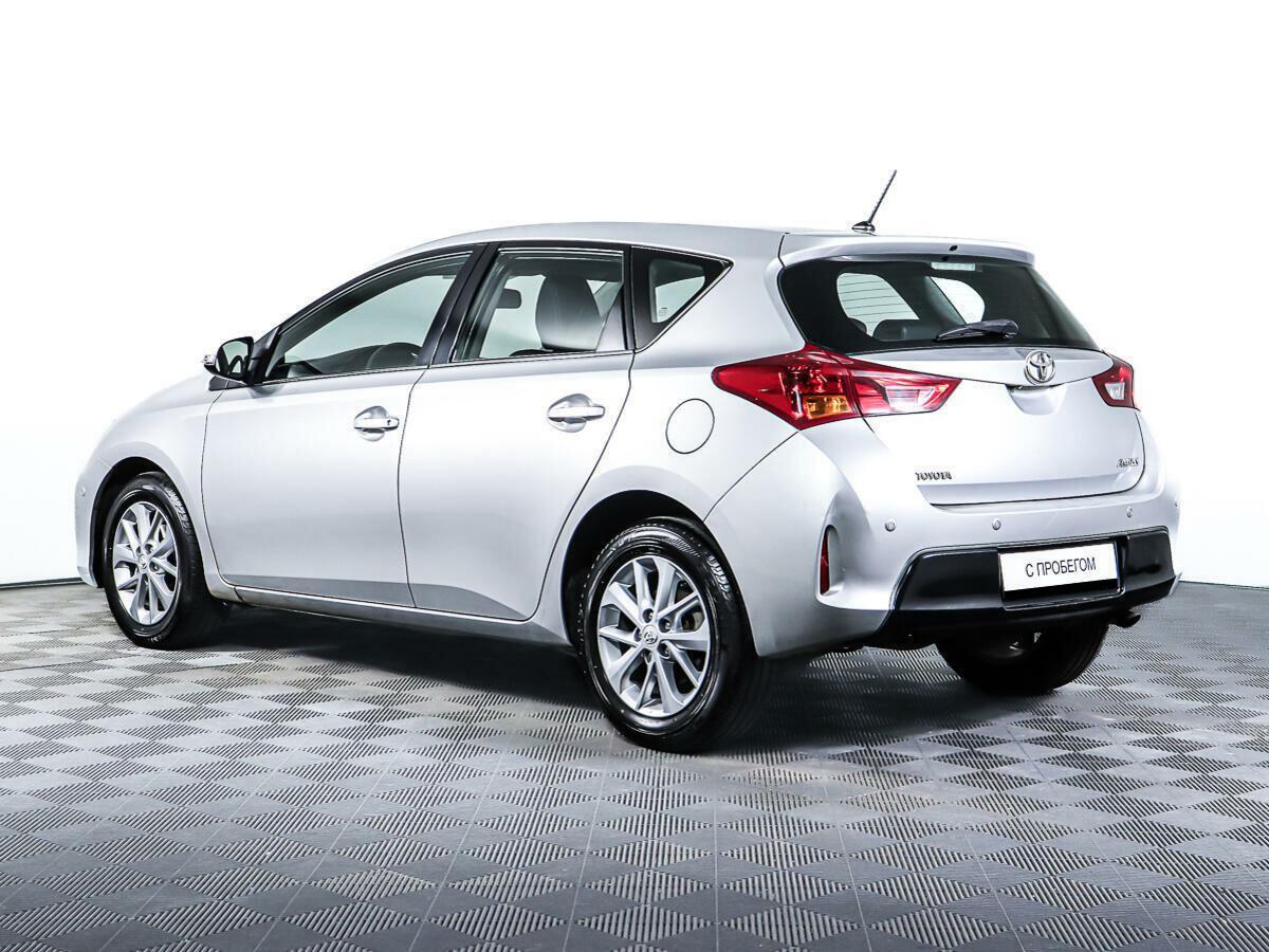 Toyota Auris 2014, серебряный