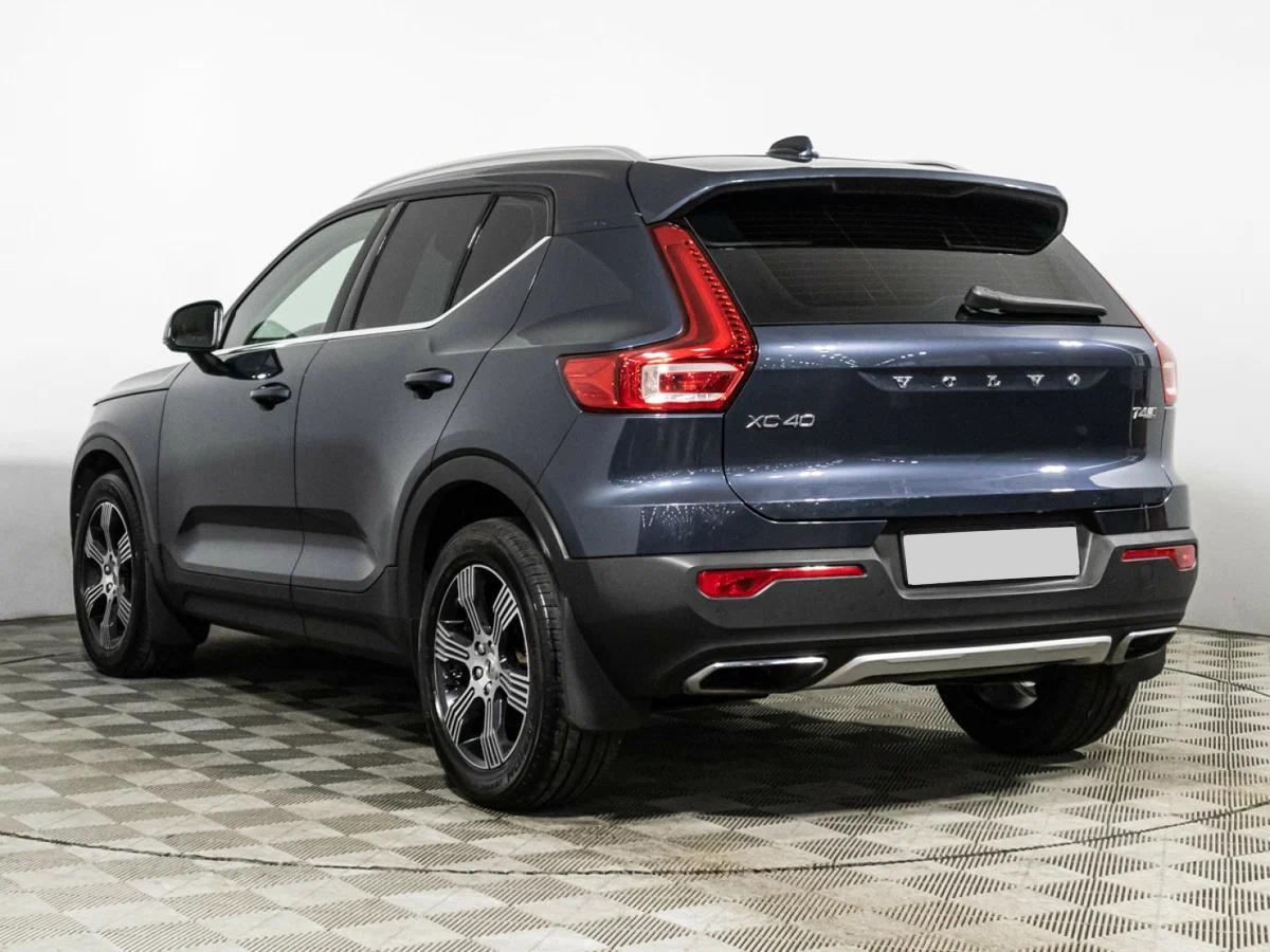 Volvo XC40 2018, голубой