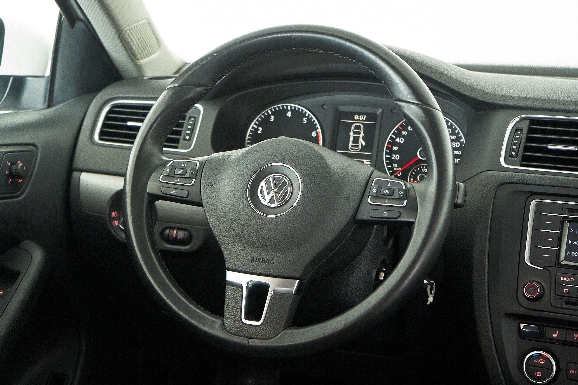 Volkswagen Jetta 2014, белый