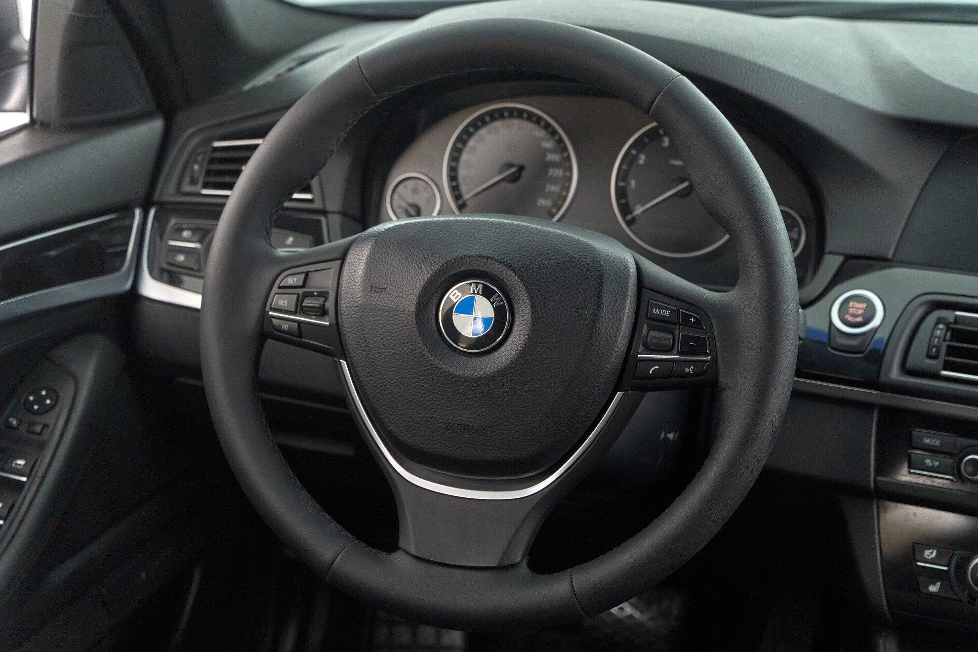 BMW 5 серии 2012, черный