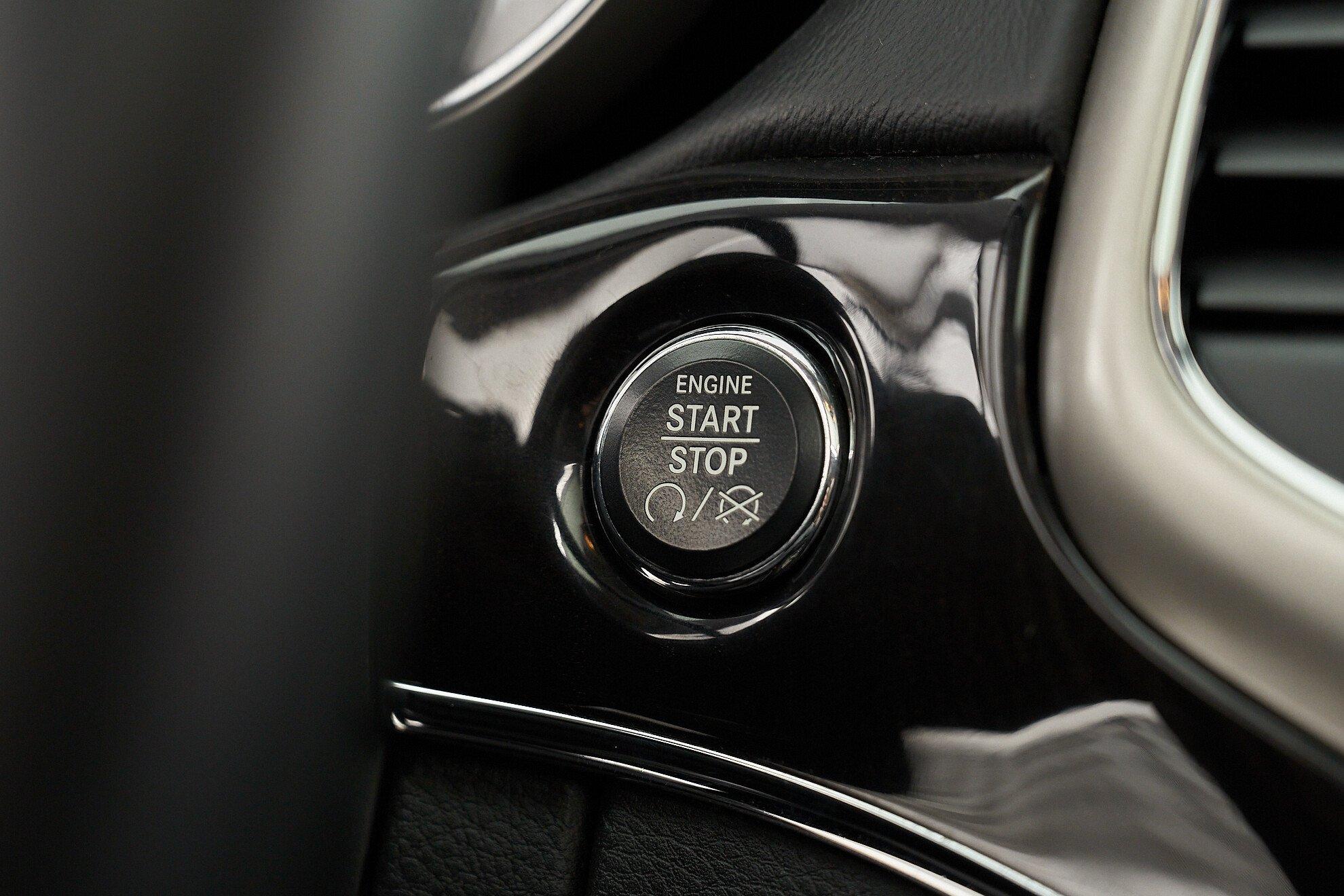 Jeep Grand Cherokee 2012, белый