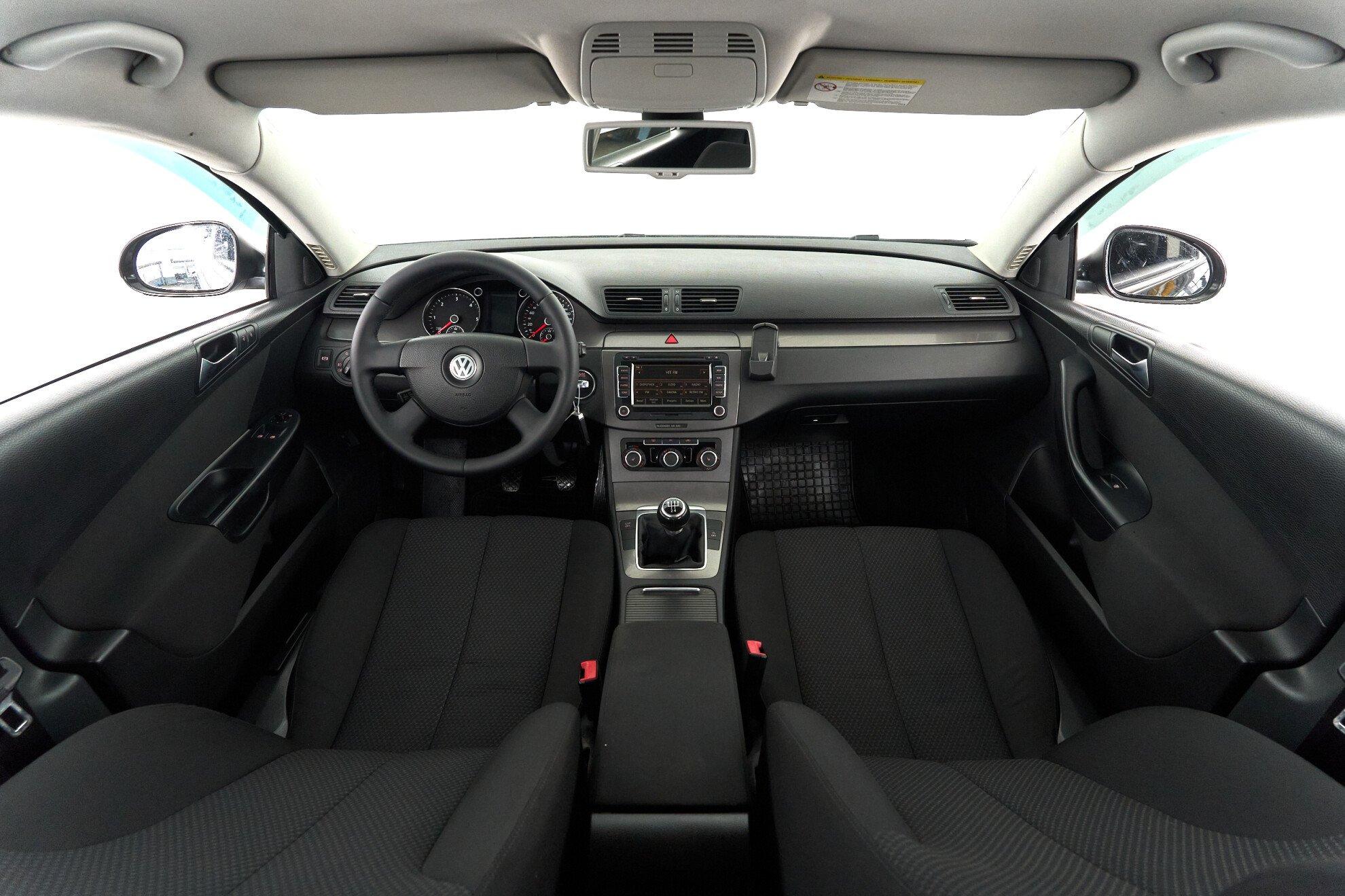 Volkswagen Passat 2010, черный