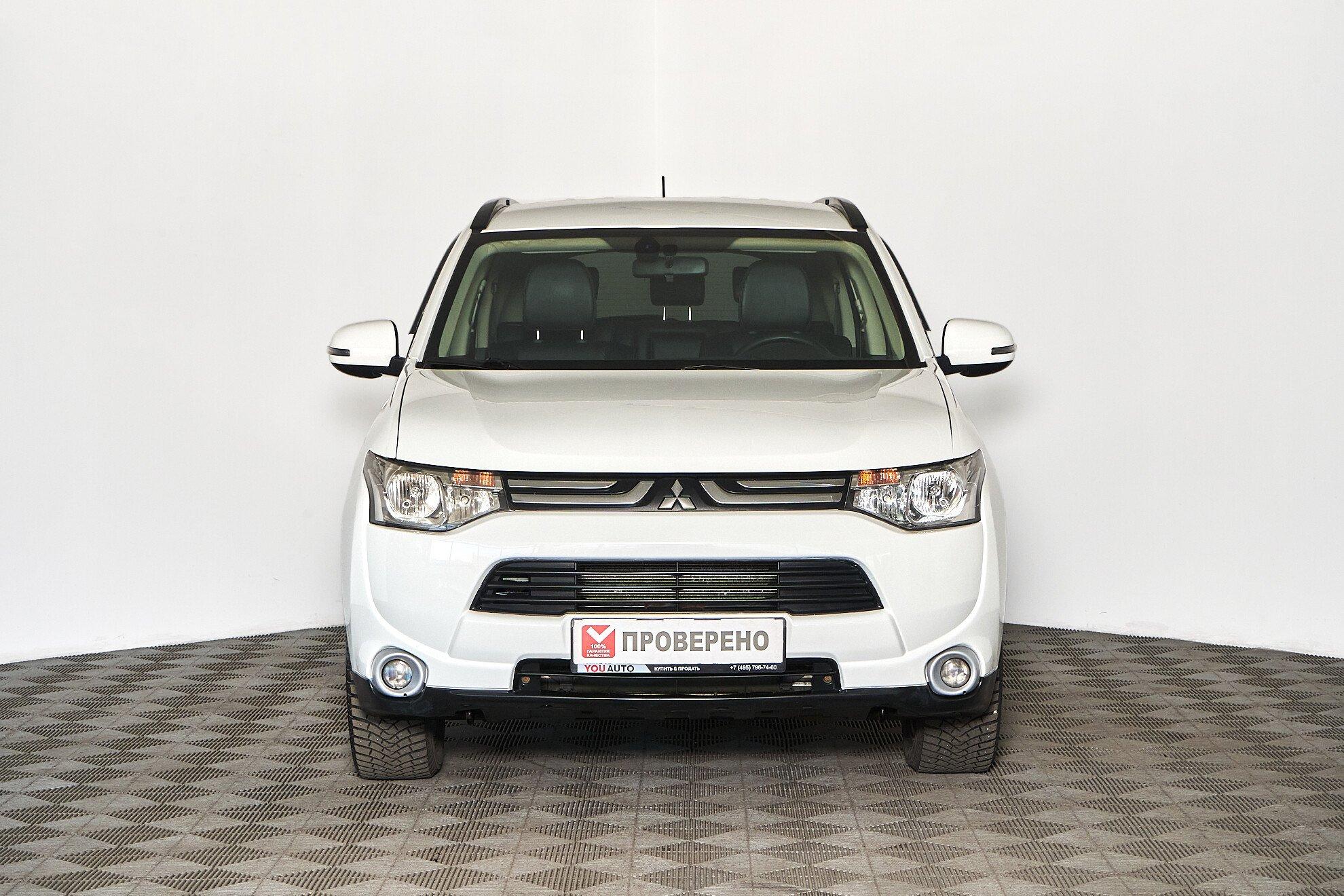 Mitsubishi Outlander 2013, белый