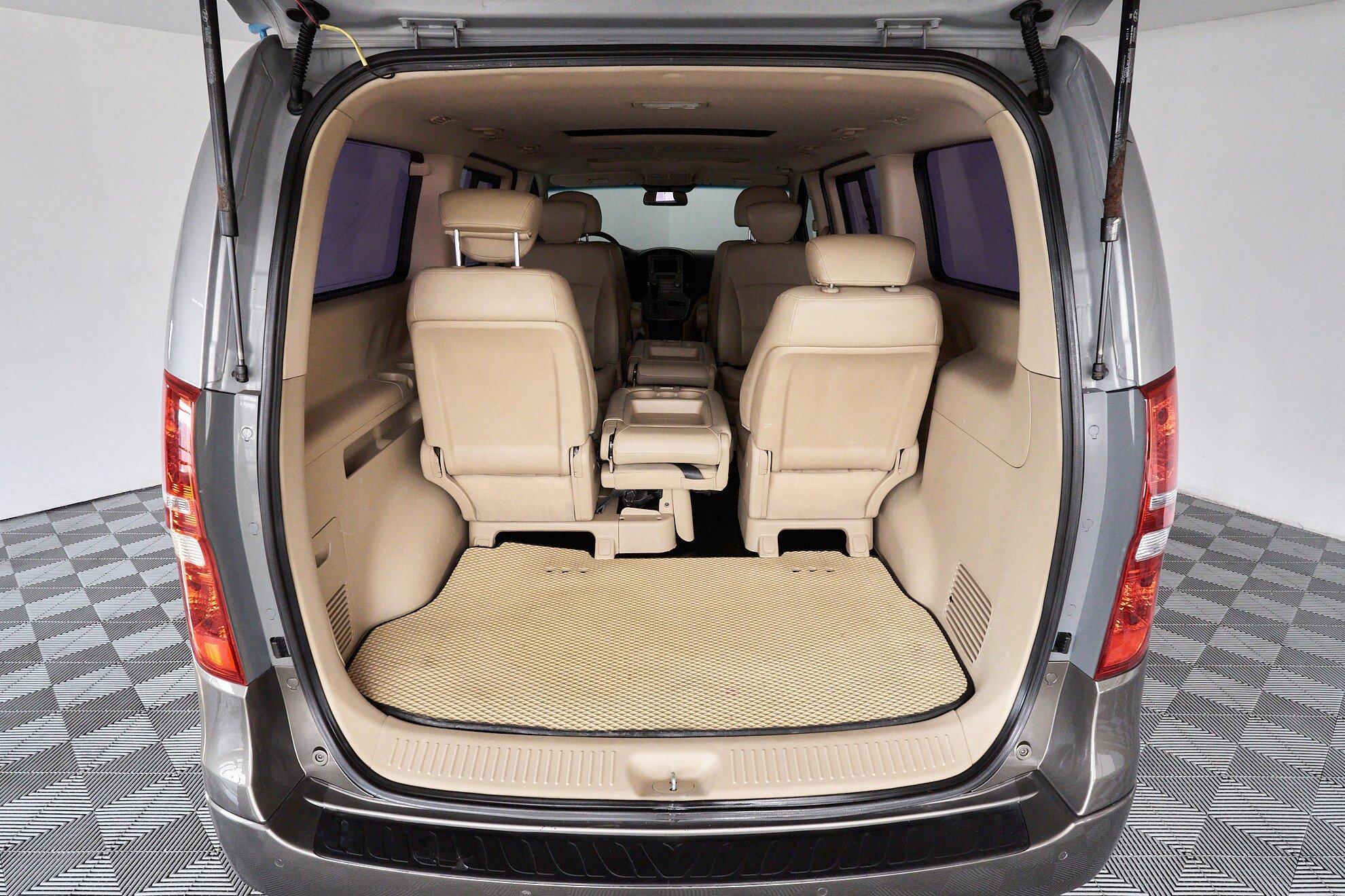 Hyundai Grand Starex 2013, серебряный