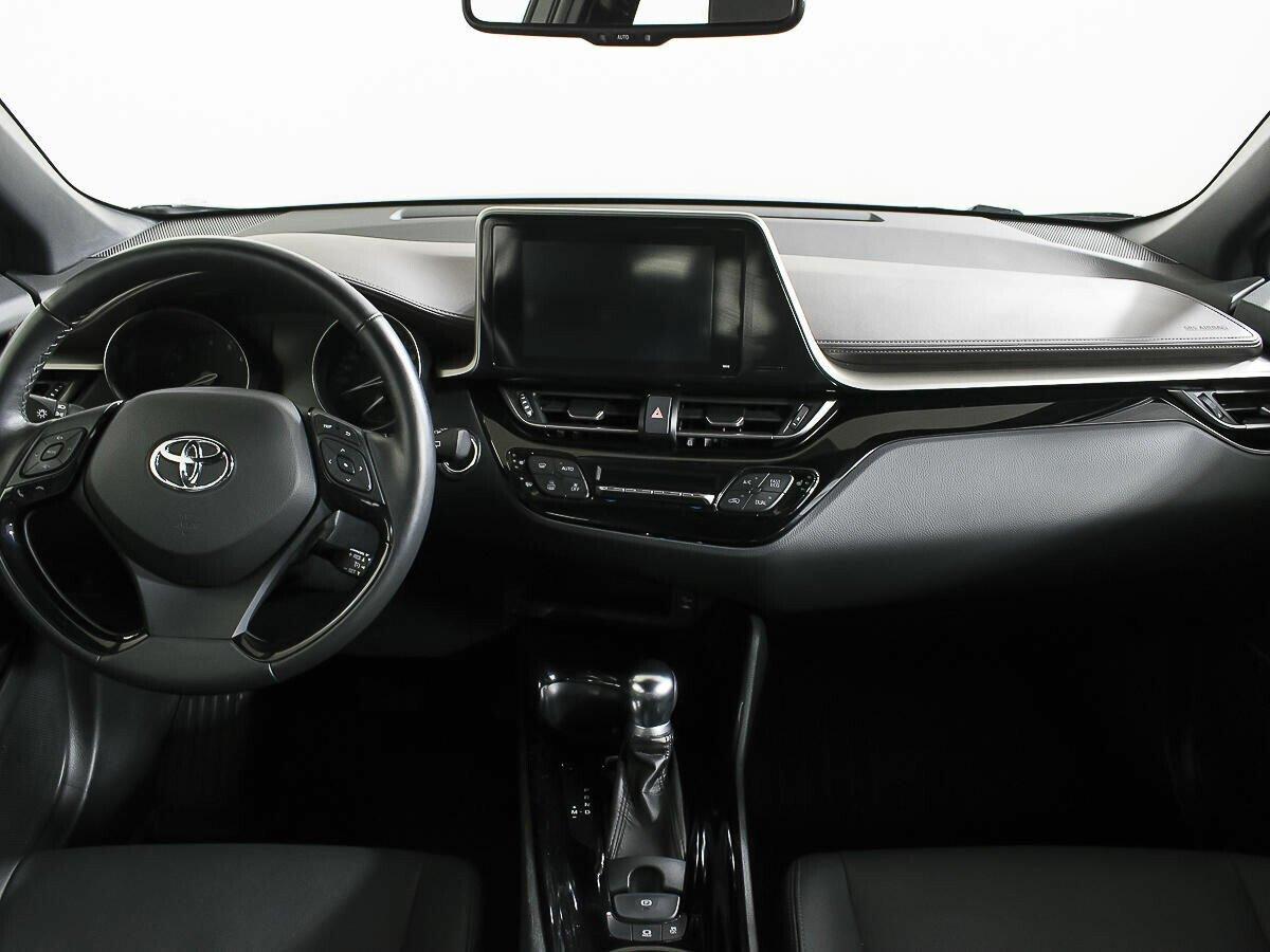 Toyota C-HR 2018, серебряный