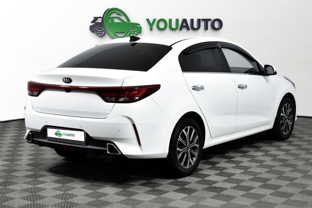 Kia Rio 2022, белый
