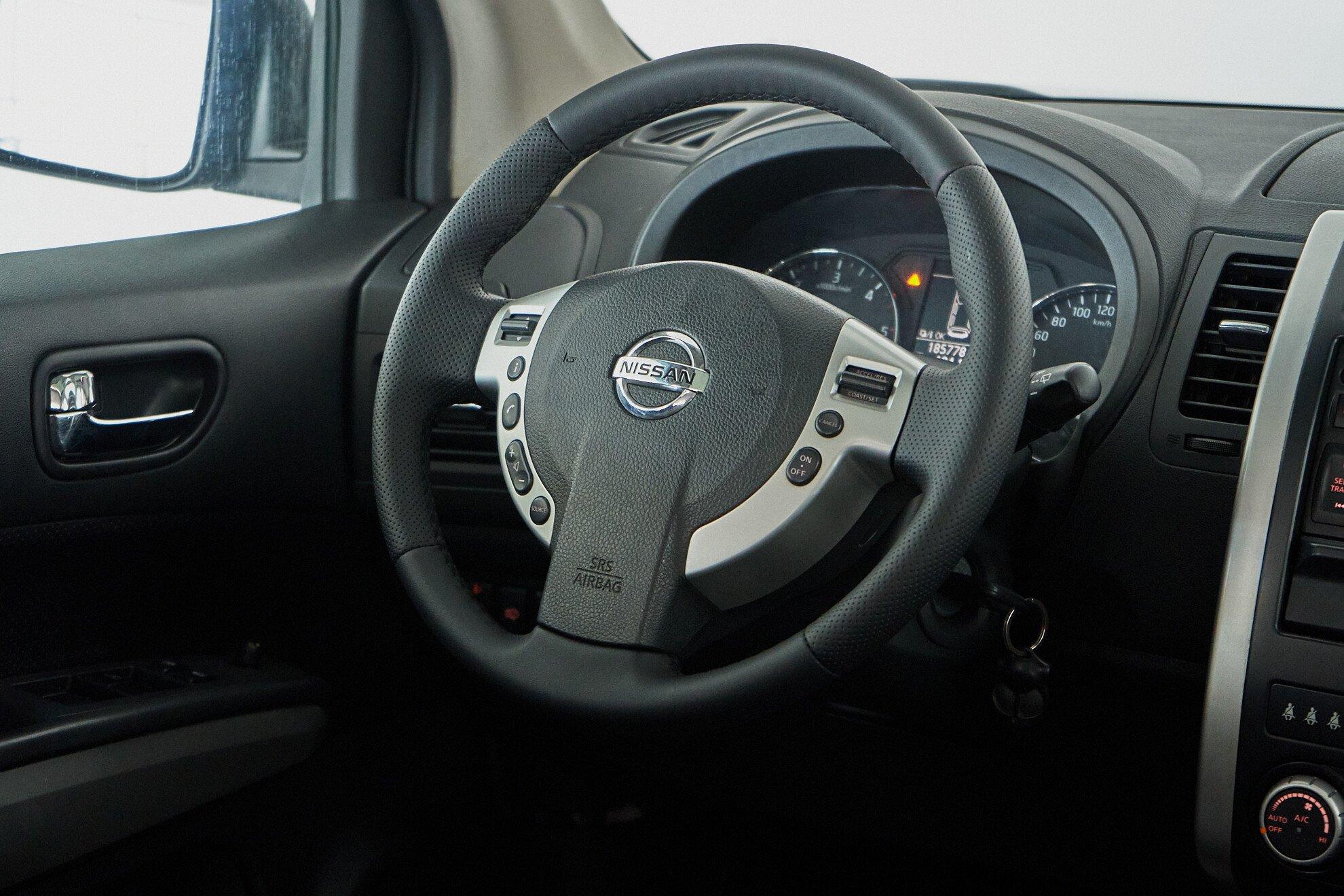 Nissan X-Trail 2011, серый