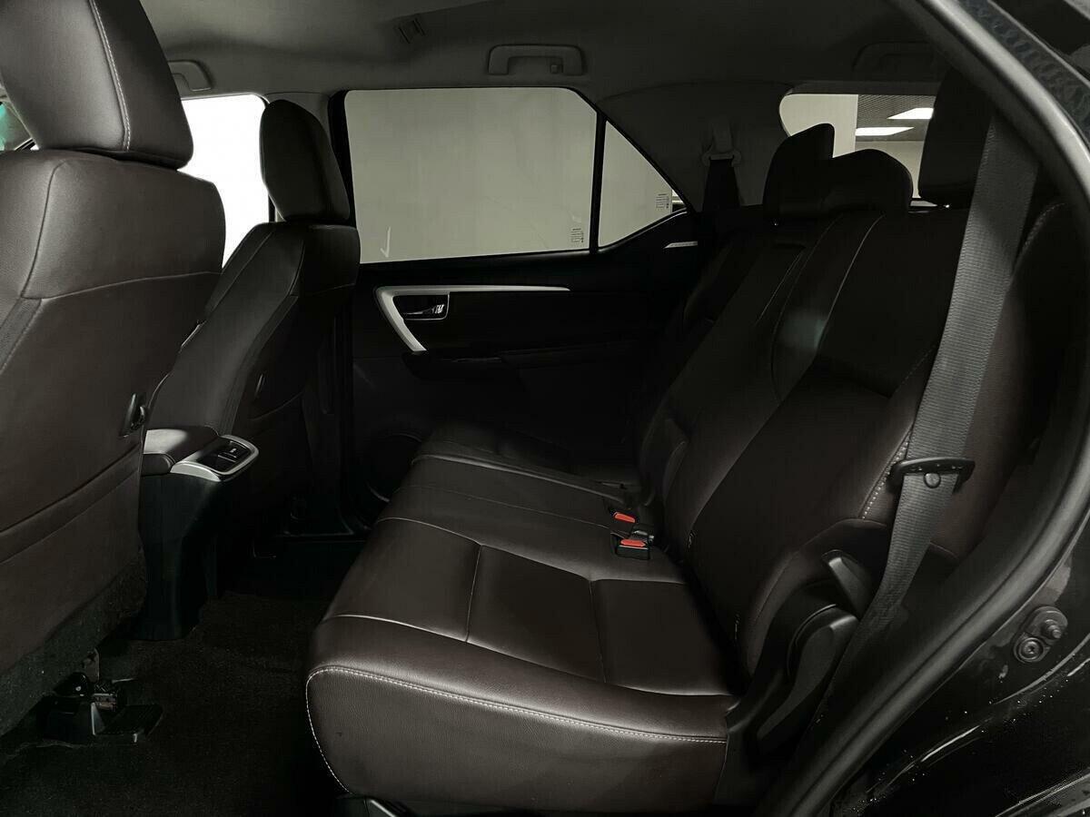 Toyota Fortuner 2020, черный
