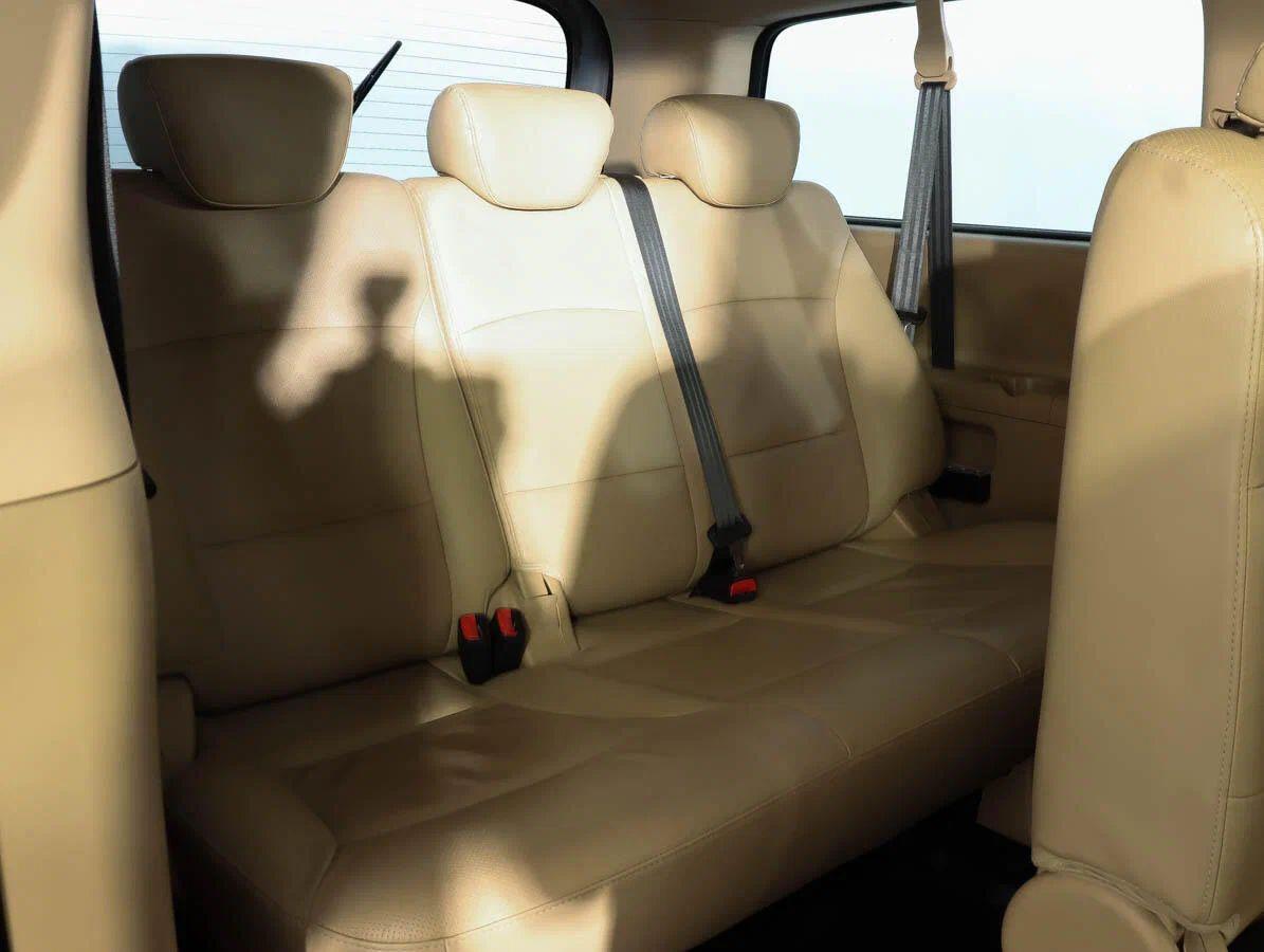 Hyundai H-1 2015, серебряный
